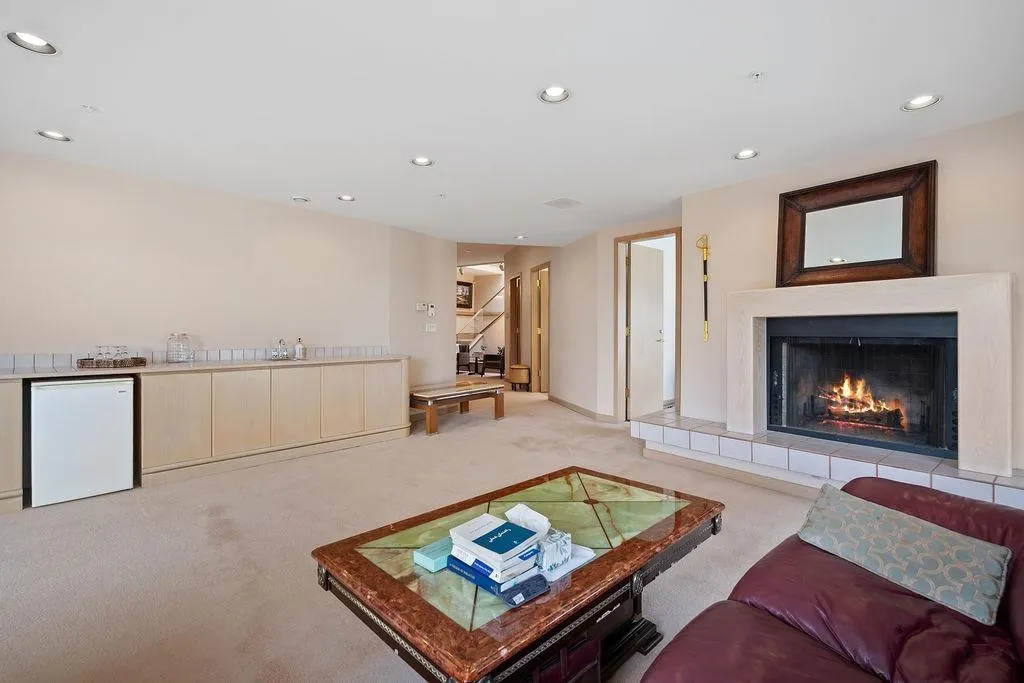 2490 Westhill Court