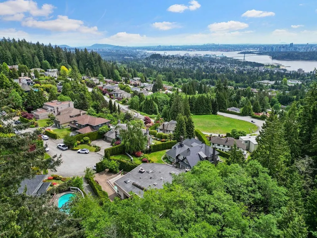 2490 Westhill Court