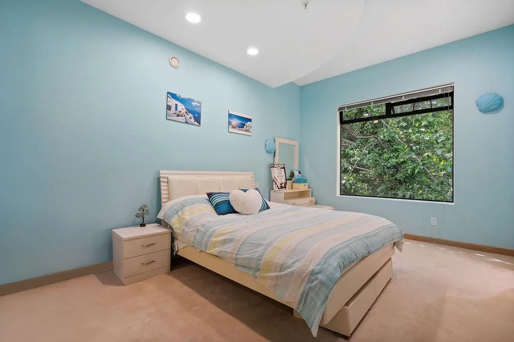 2490 Westhill Court