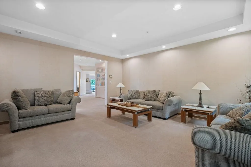 2490 Westhill Court