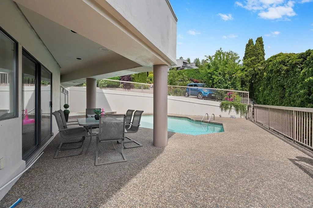 2490 Westhill Court
