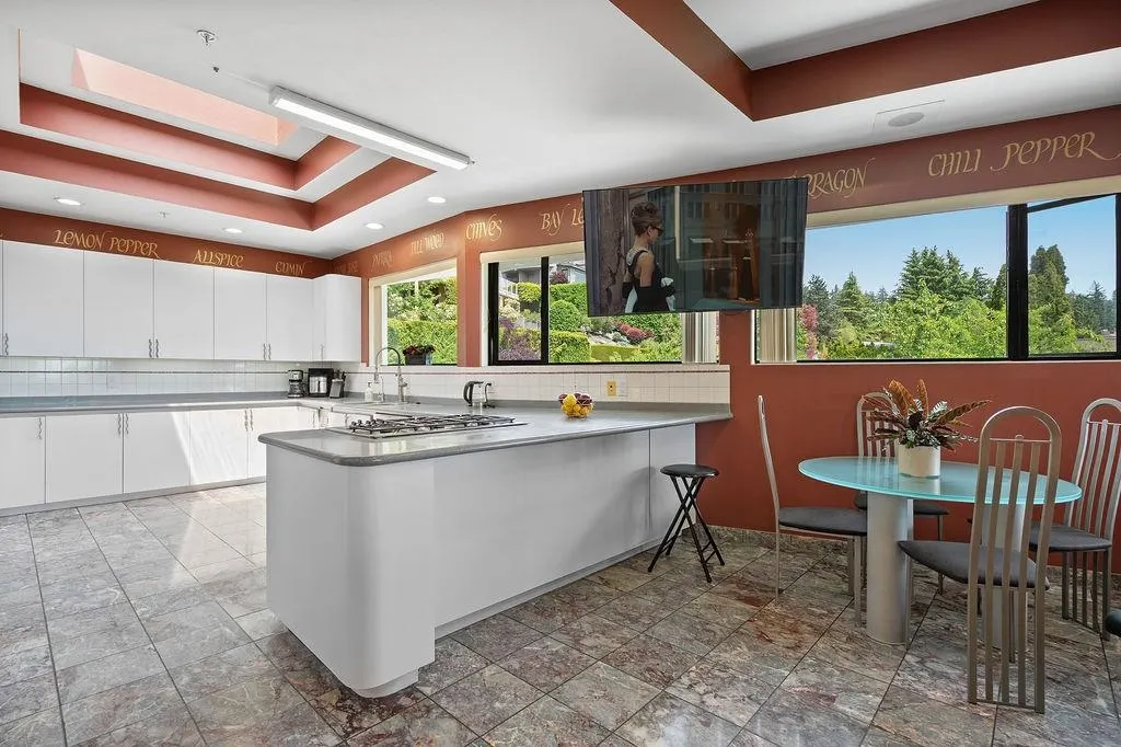 2490 Westhill Court