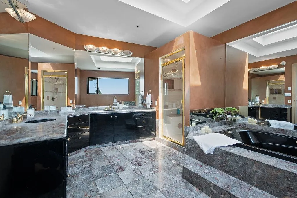 2490 Westhill Court