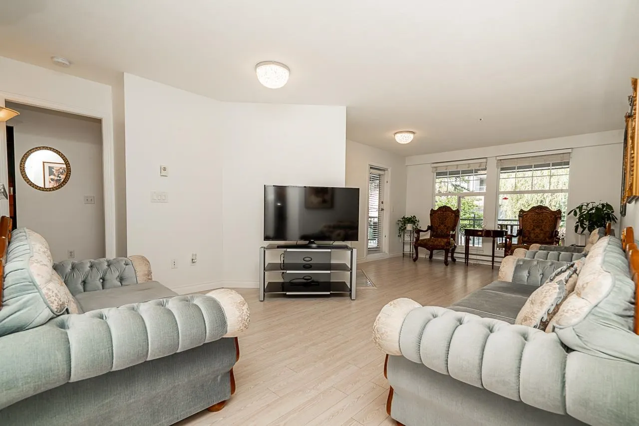 215 3075 Primrose Lane