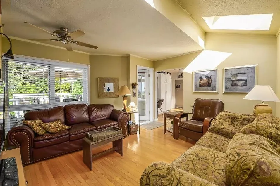 Upper Level 1190 Mathers Avenue