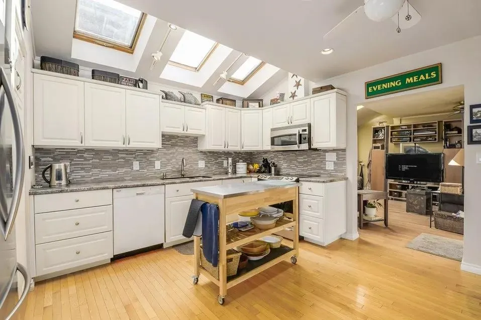 Upper Level 1190 Mathers Avenue