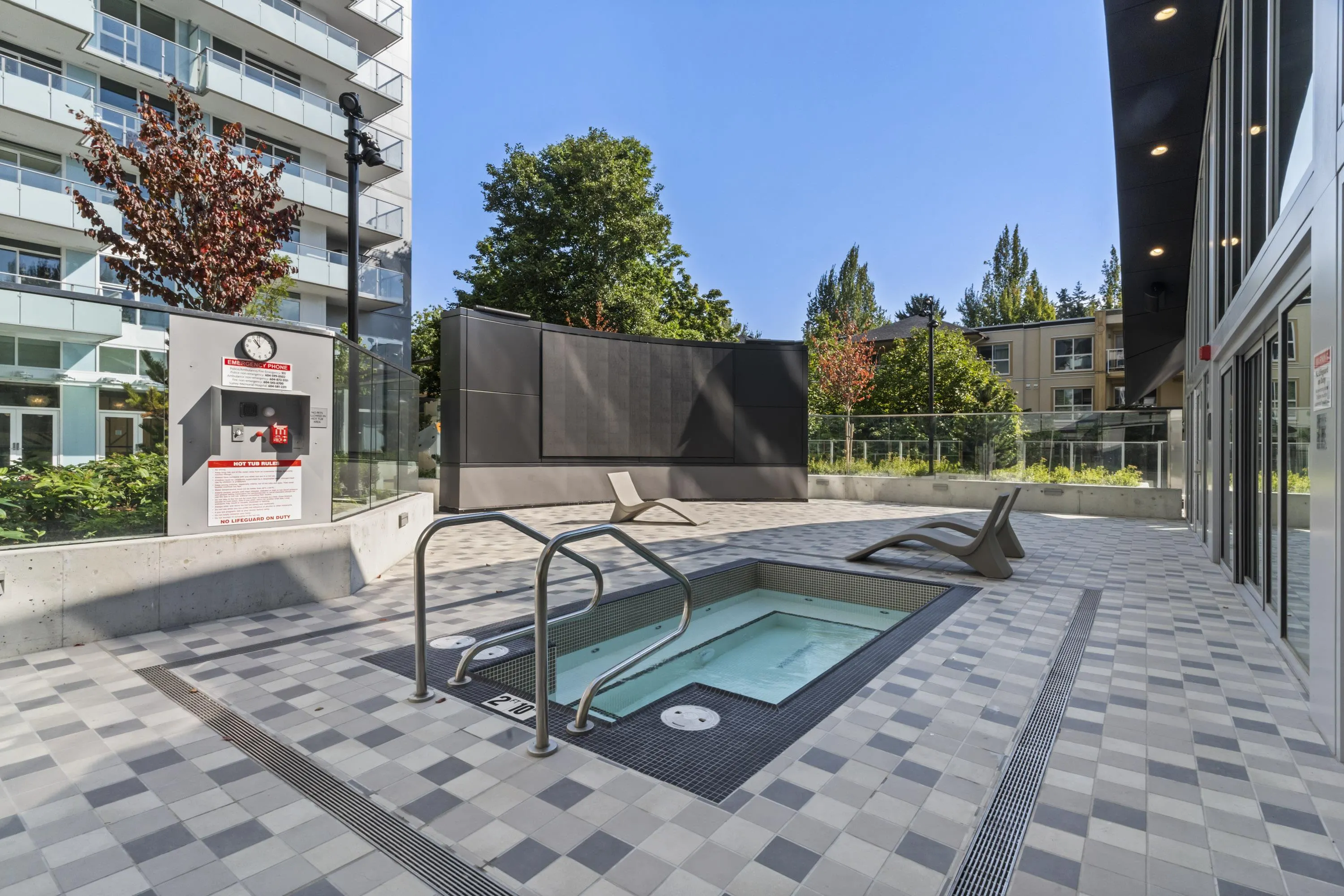 408 13768 100 Avenue