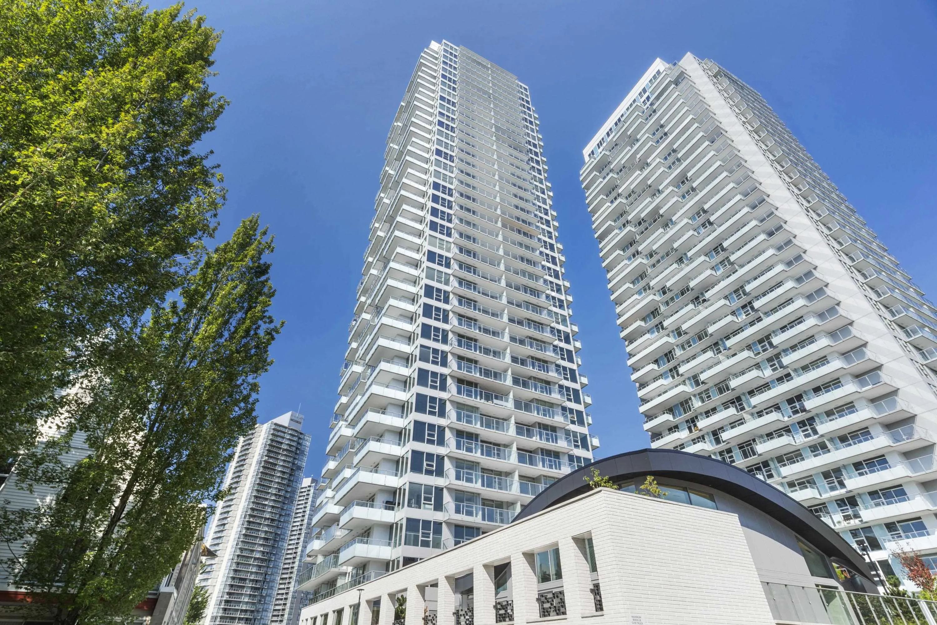 408 13768 100 Avenue