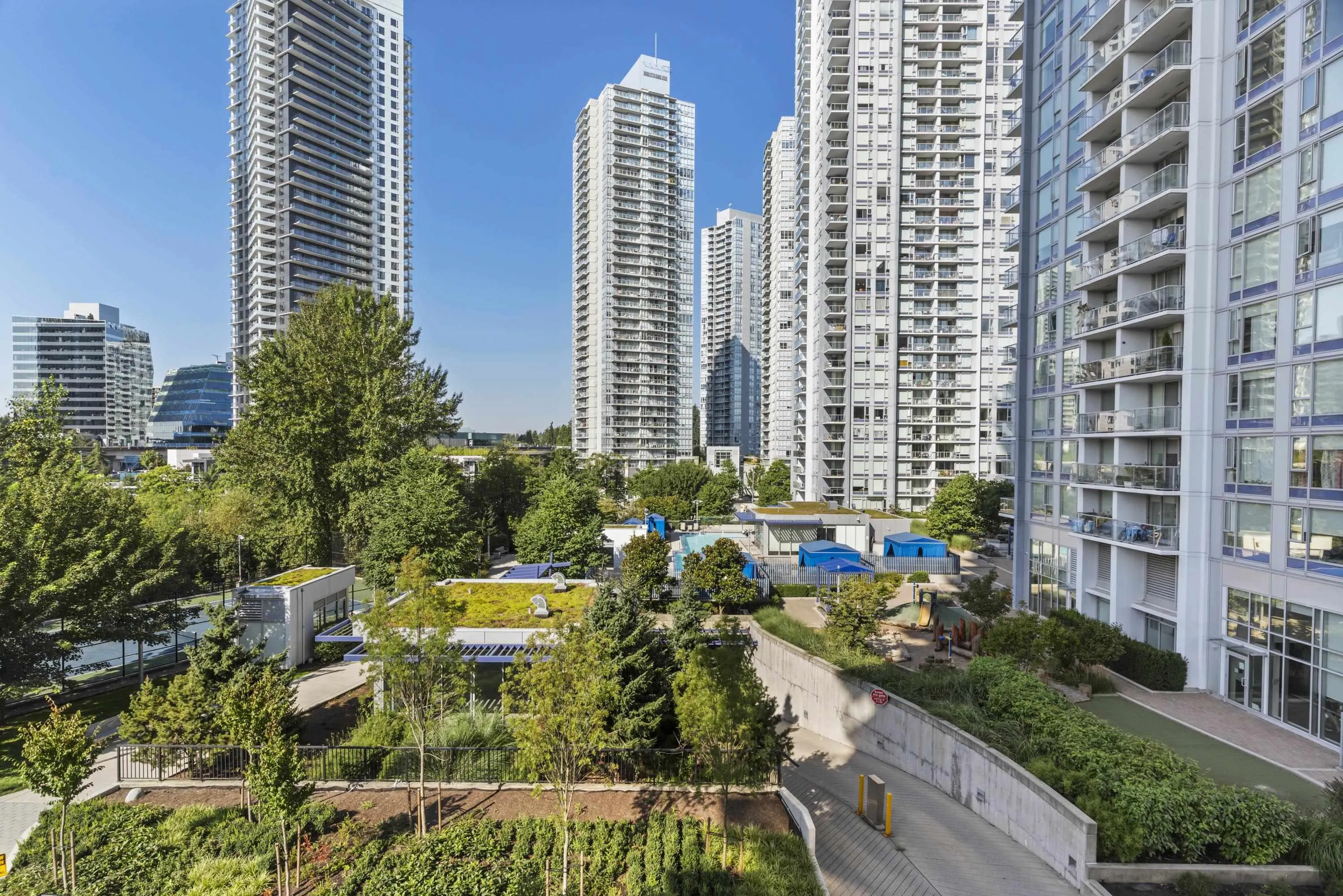 408 13768 100 Avenue