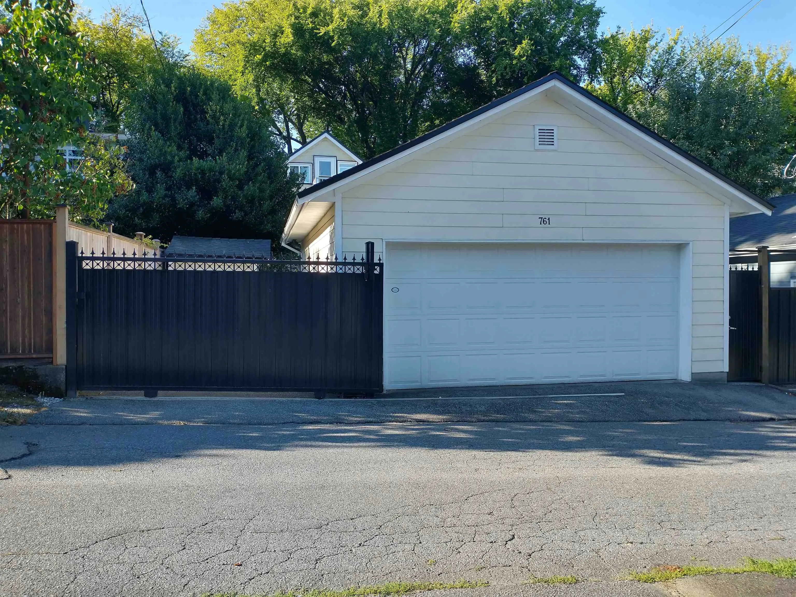 761 W 26th Avenue