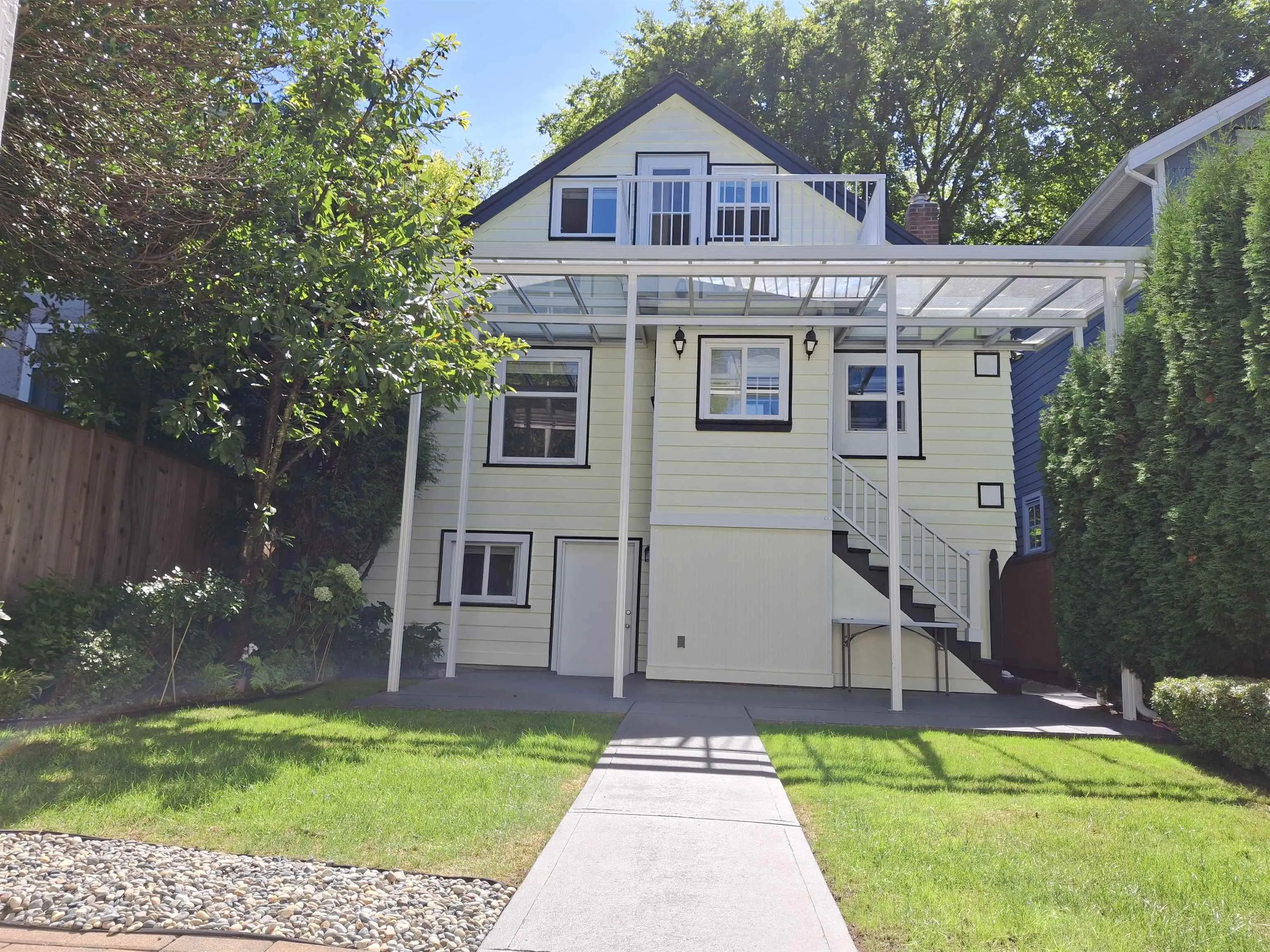 761 W 26th Avenue