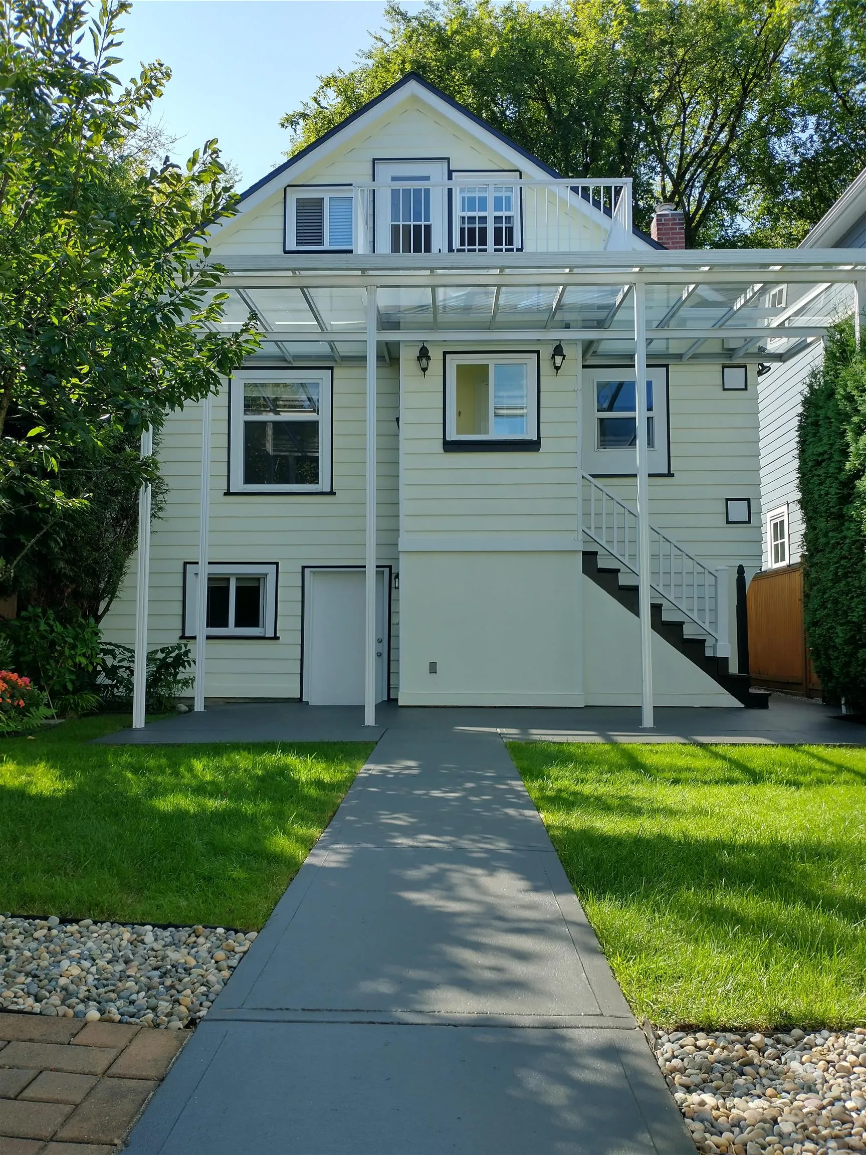 761 W 26th Avenue