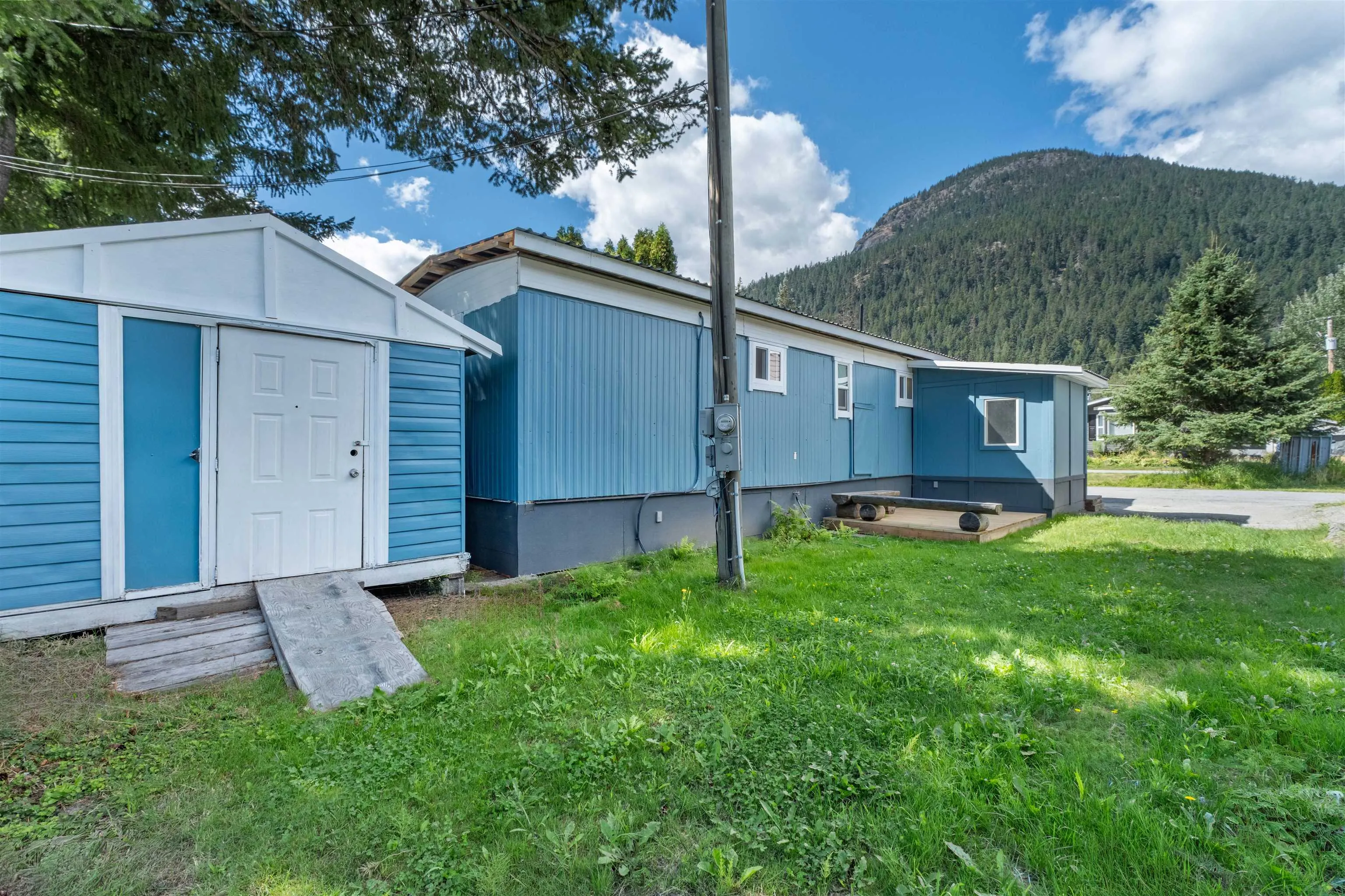 25 7370 Highway 99