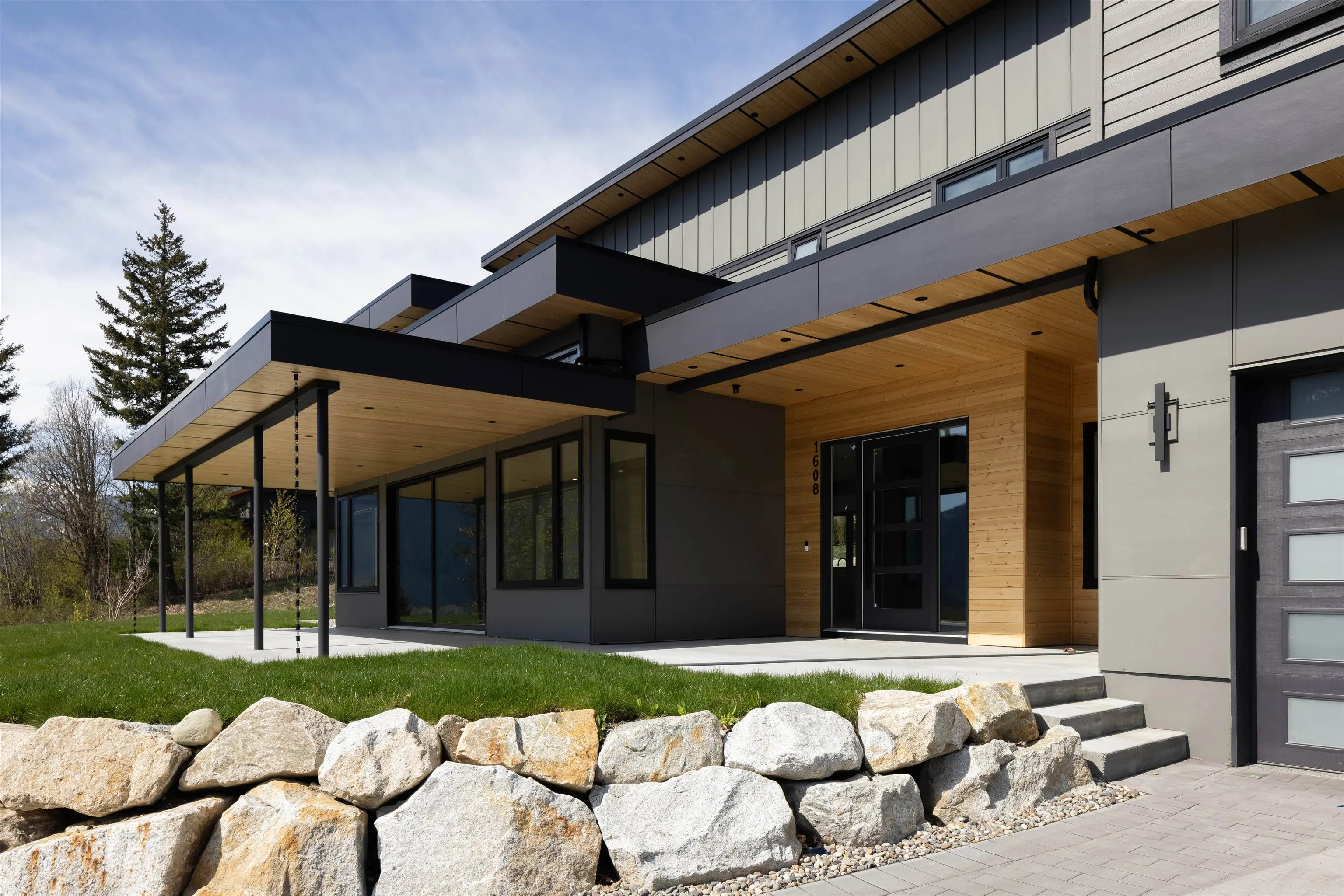 1608 Sisqa Peak Drive