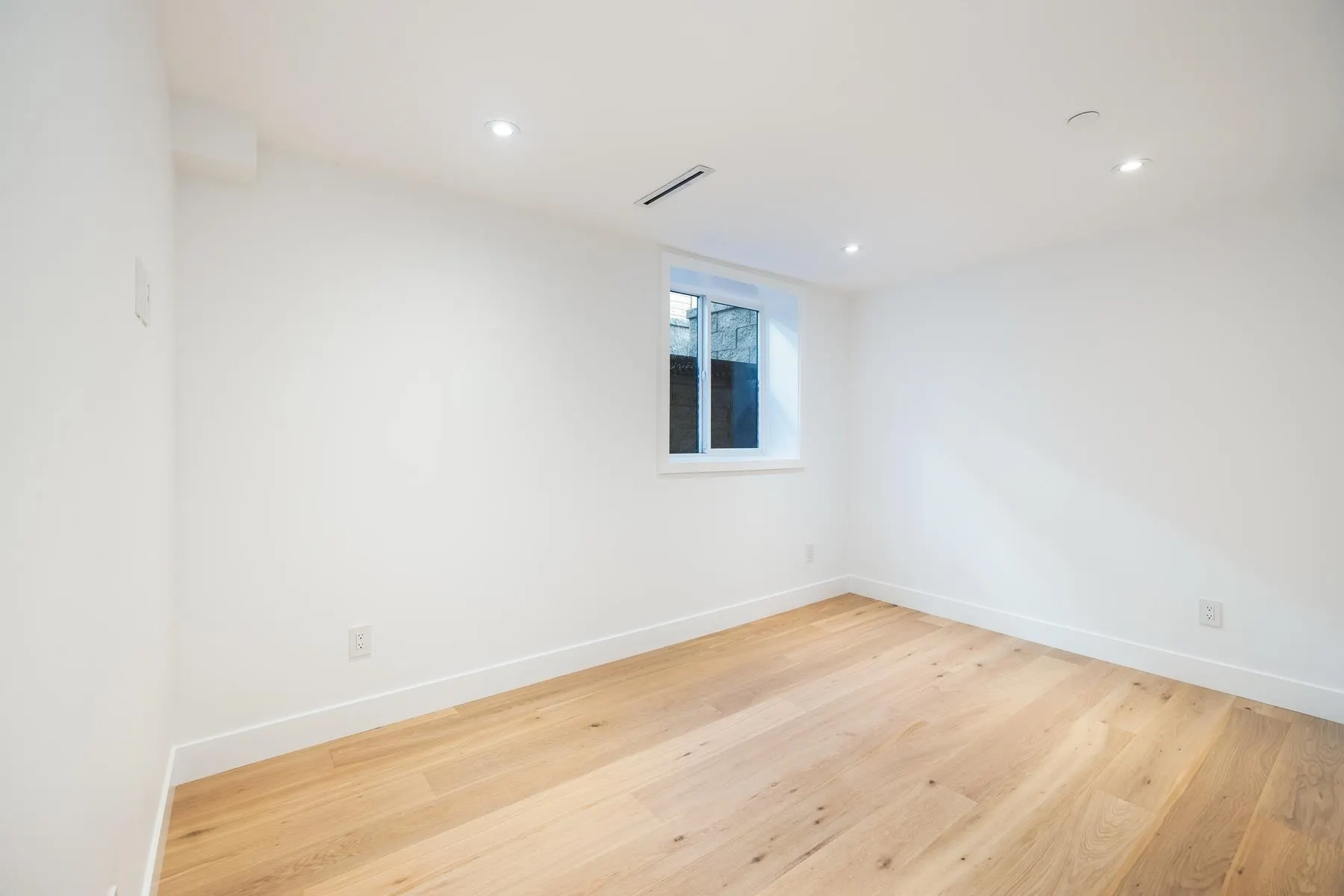 263 W 6th Street