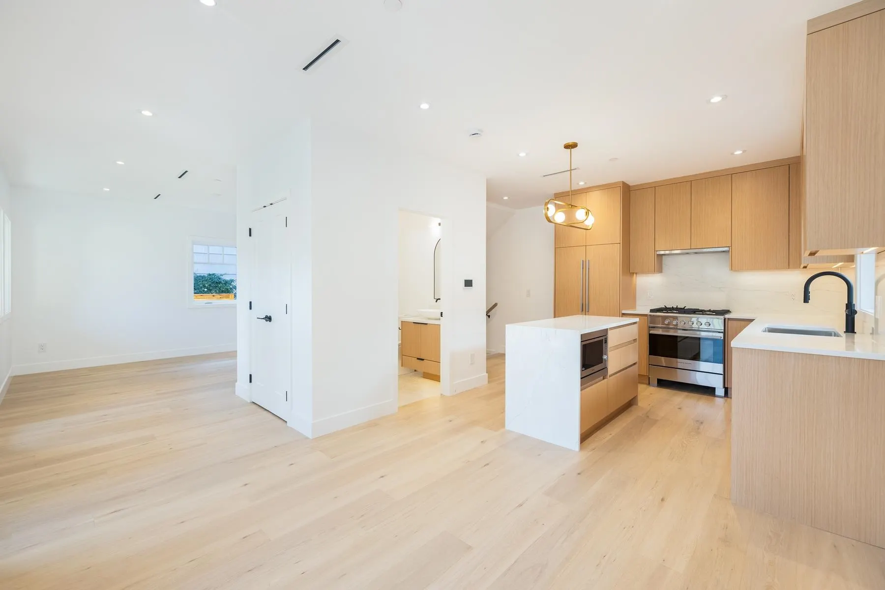 263 W 6th Street