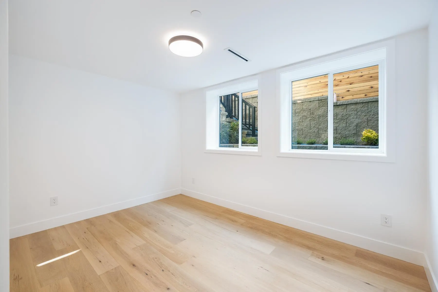 263 W 6th Street