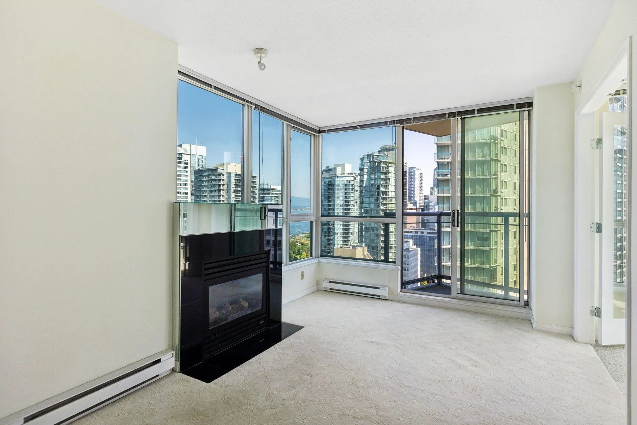 2507 1328 W Pender Street