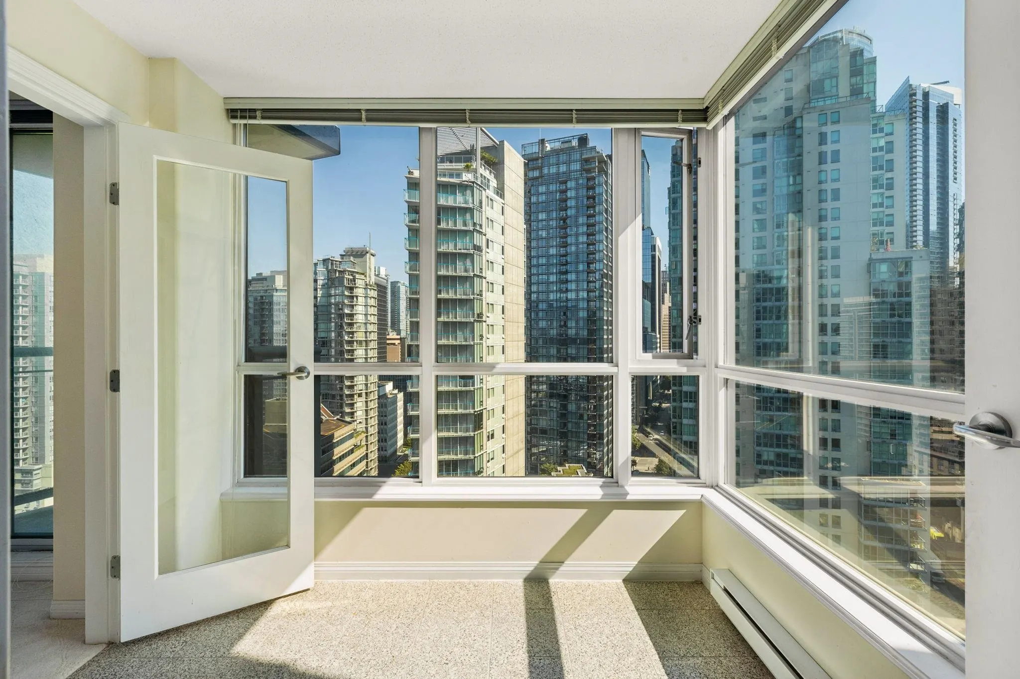 2507 1328 W Pender Street