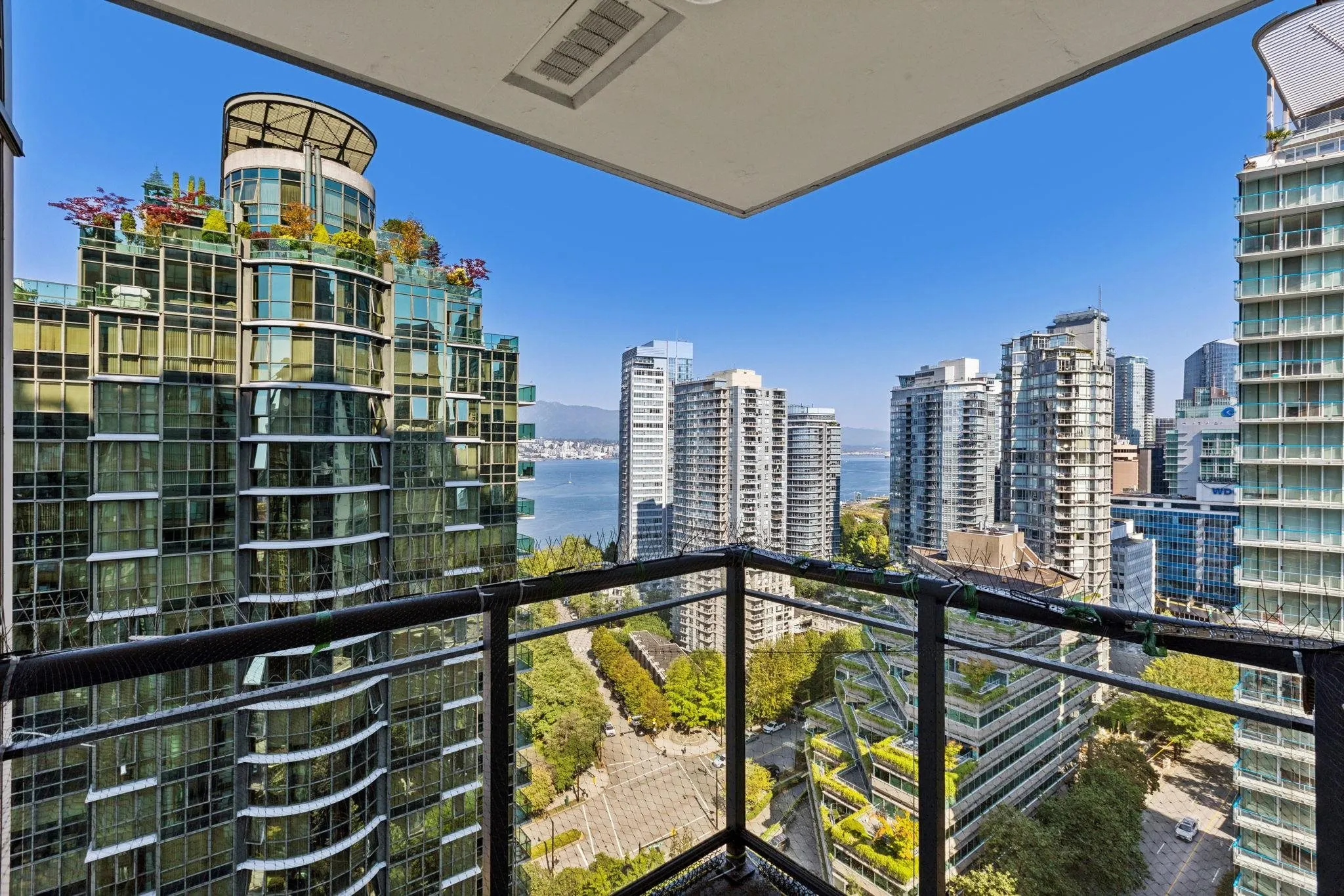 2507 1328 W Pender Street