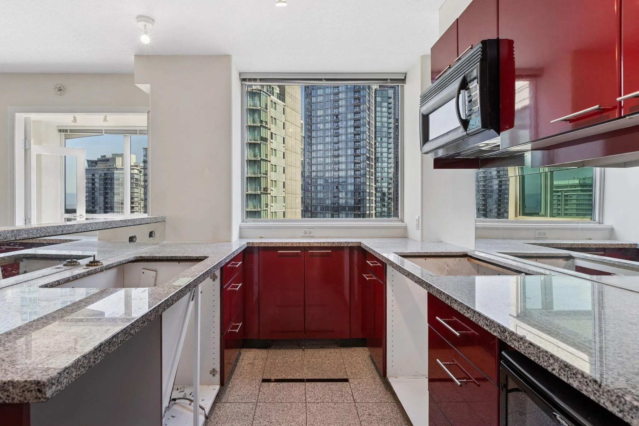 2507 1328 W Pender Street