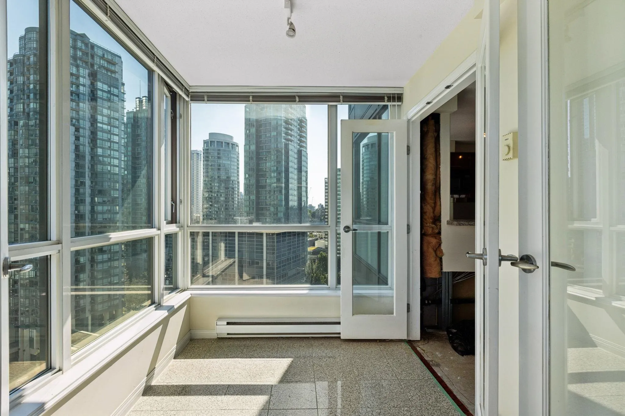 2507 1328 W Pender Street