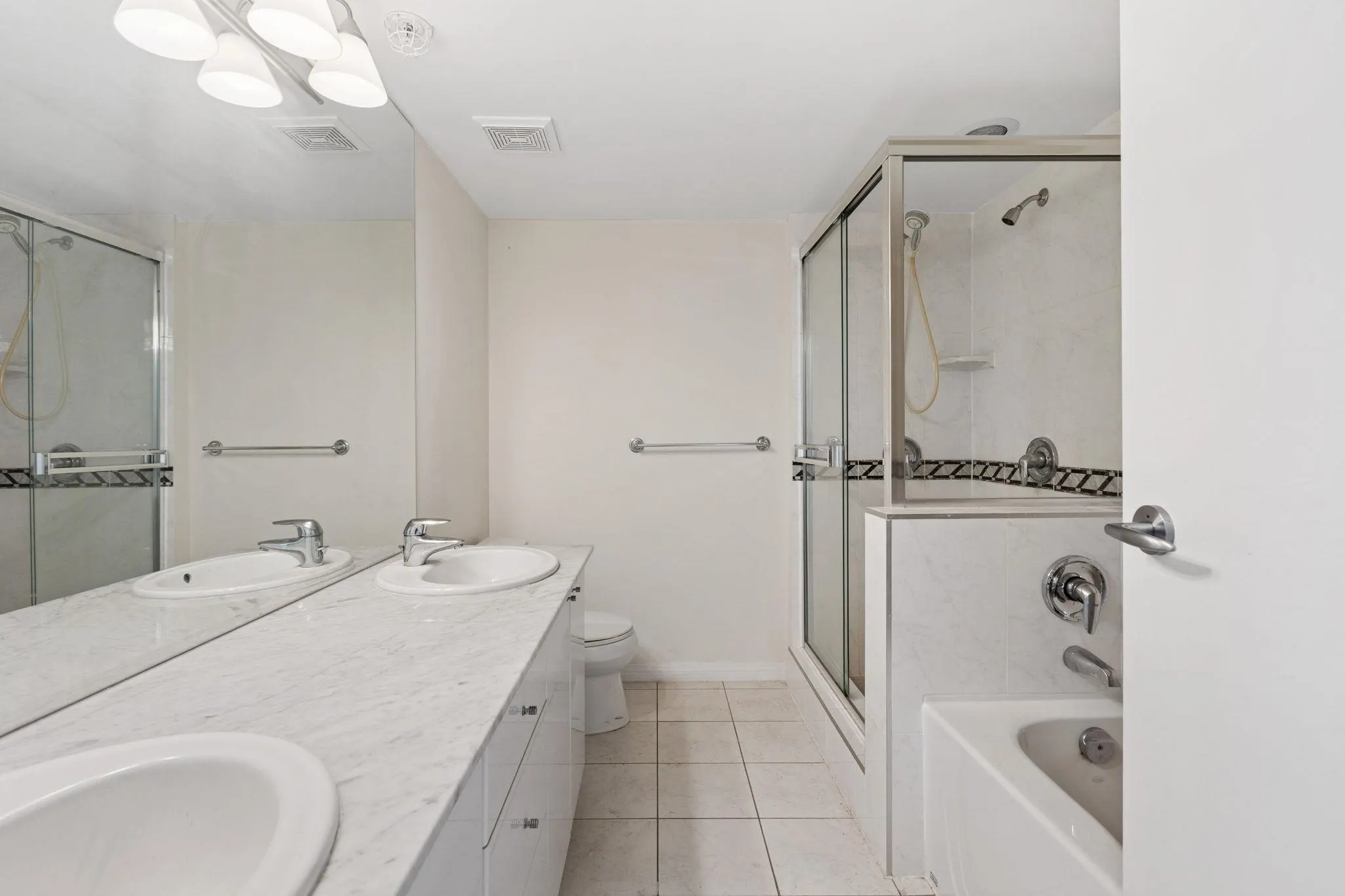 2507 1328 W Pender Street