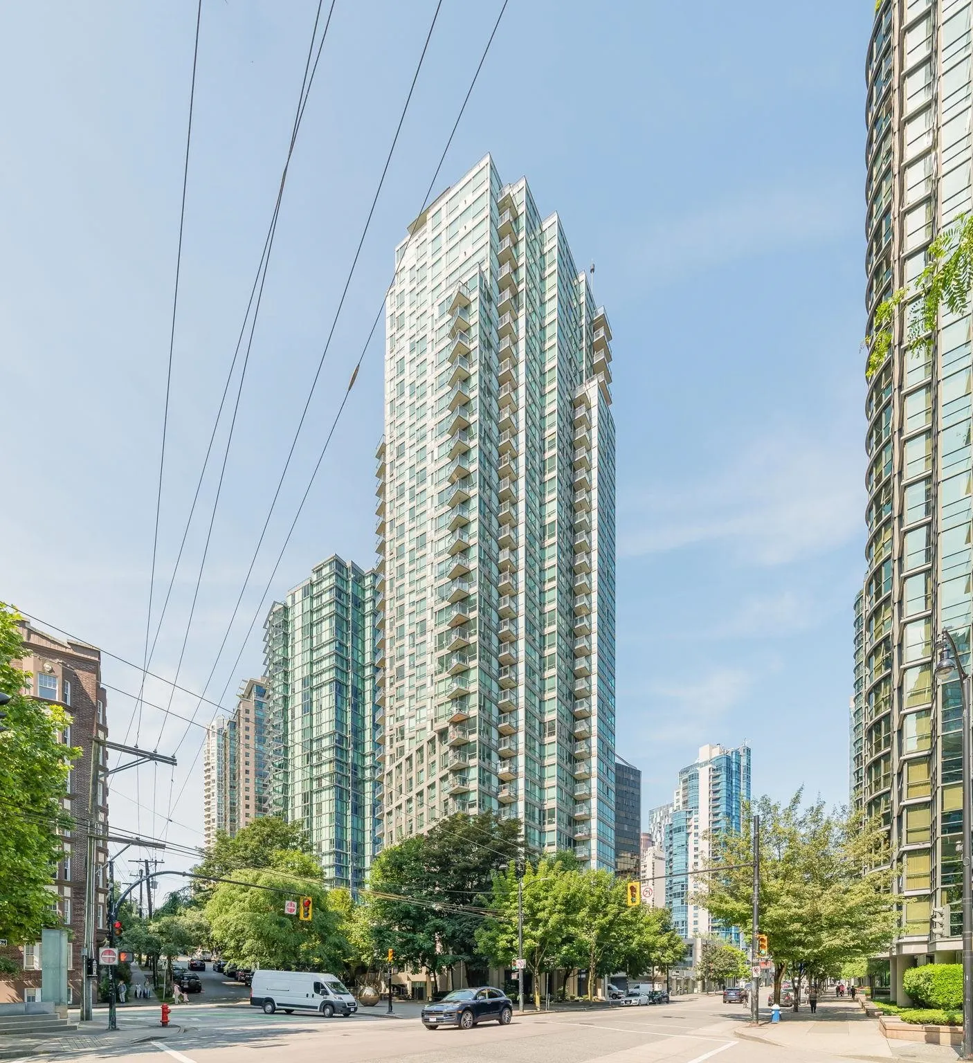 2507 1328 W Pender Street