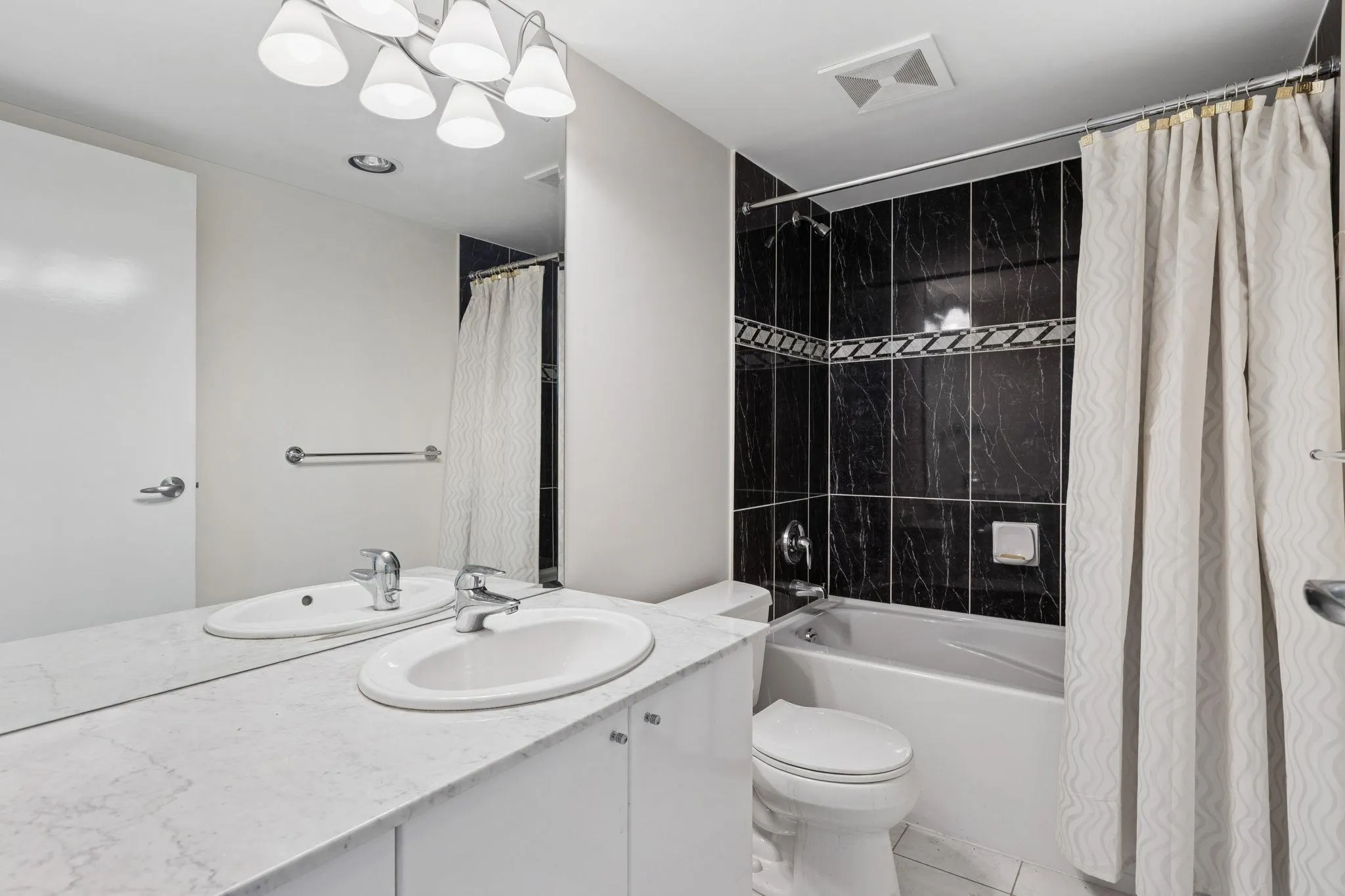 2507 1328 W Pender Street