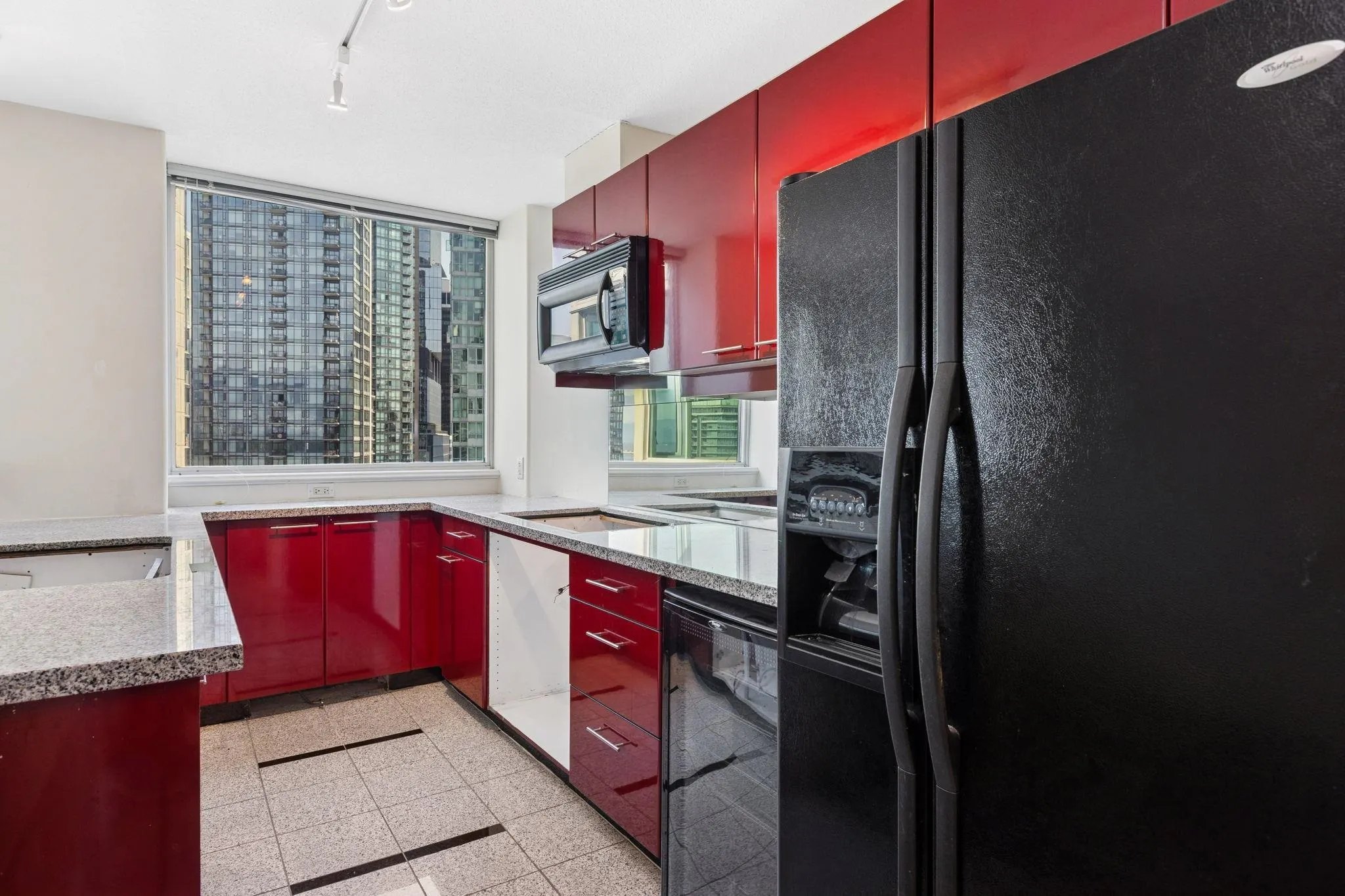 2507 1328 W Pender Street