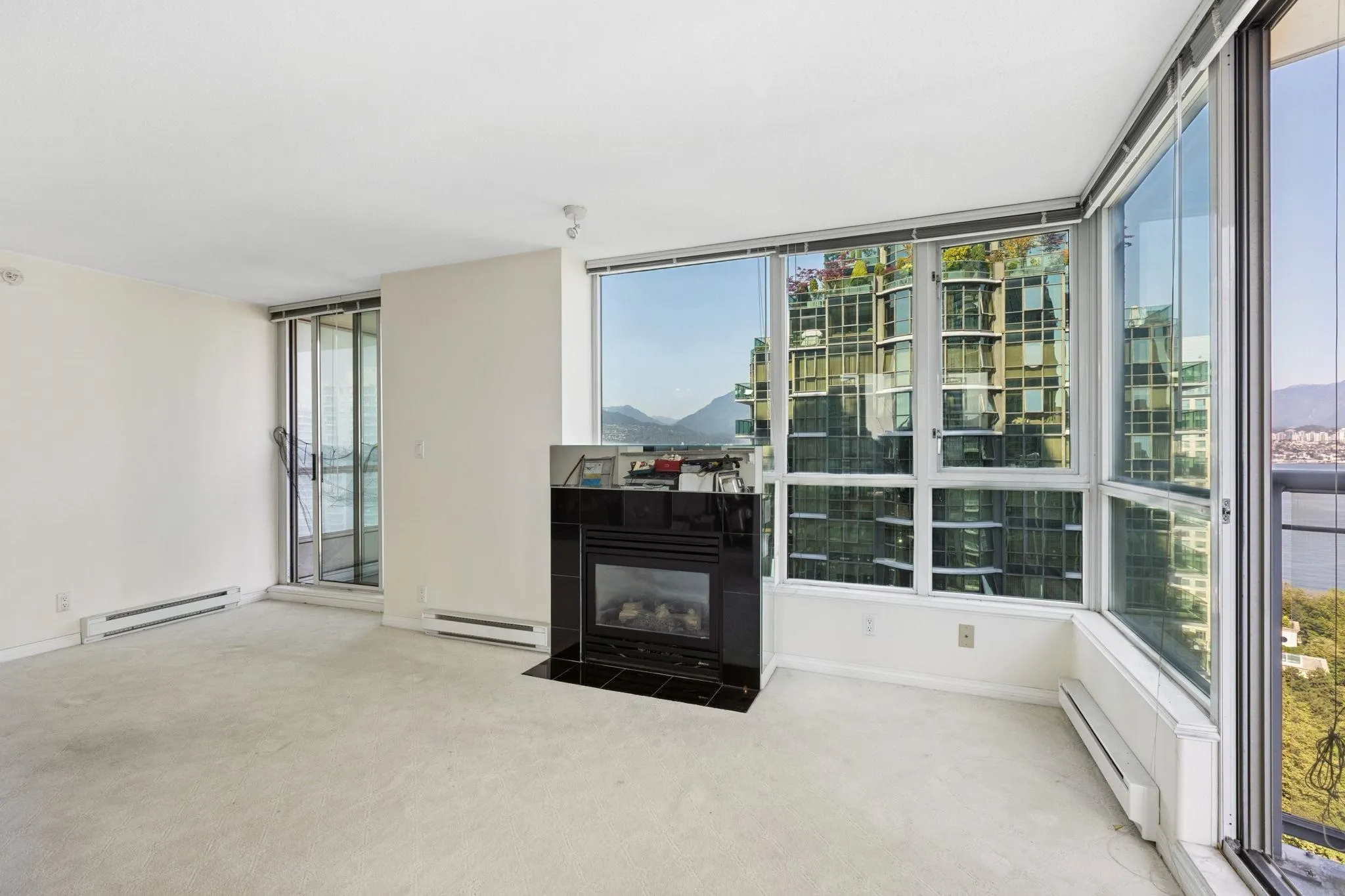2507 1328 W Pender Street