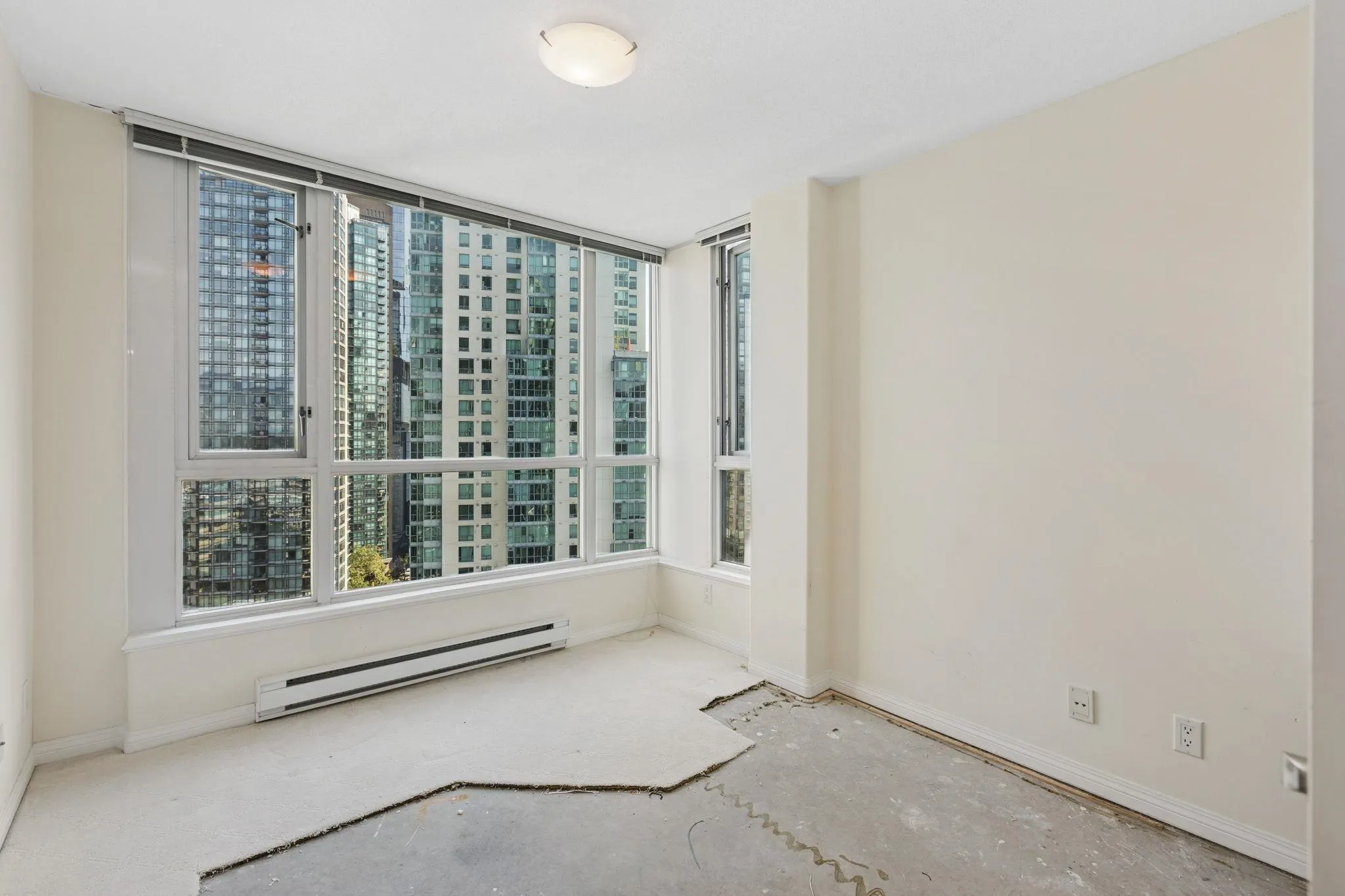 2507 1328 W Pender Street