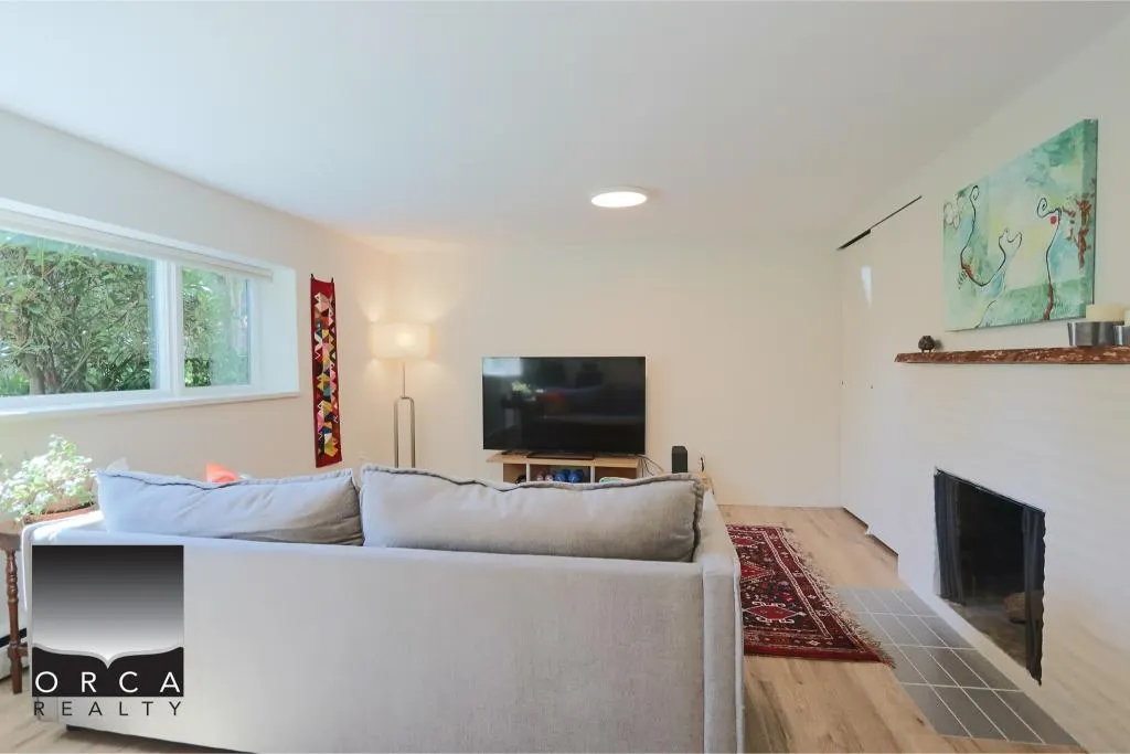 3980 Sunny Crest Drive