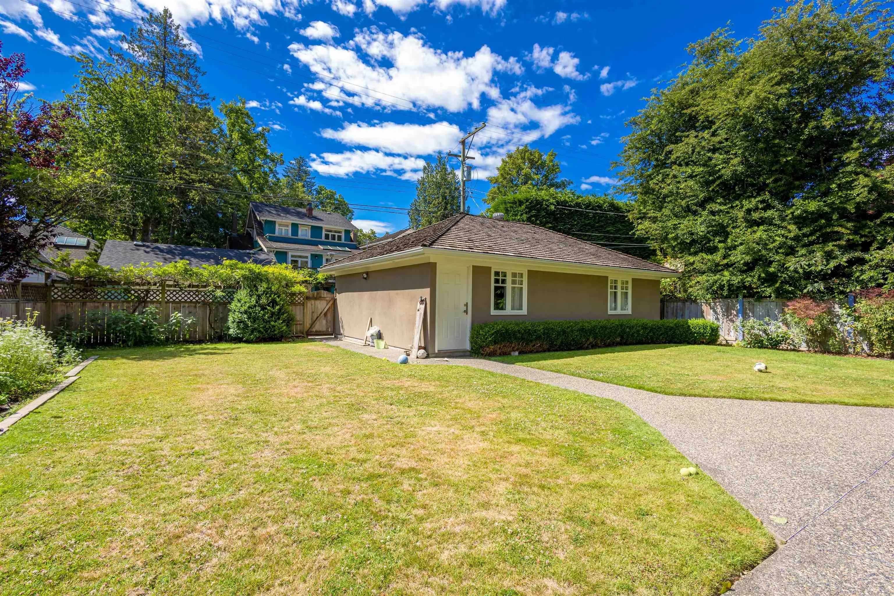 2350 W 36th Avenue