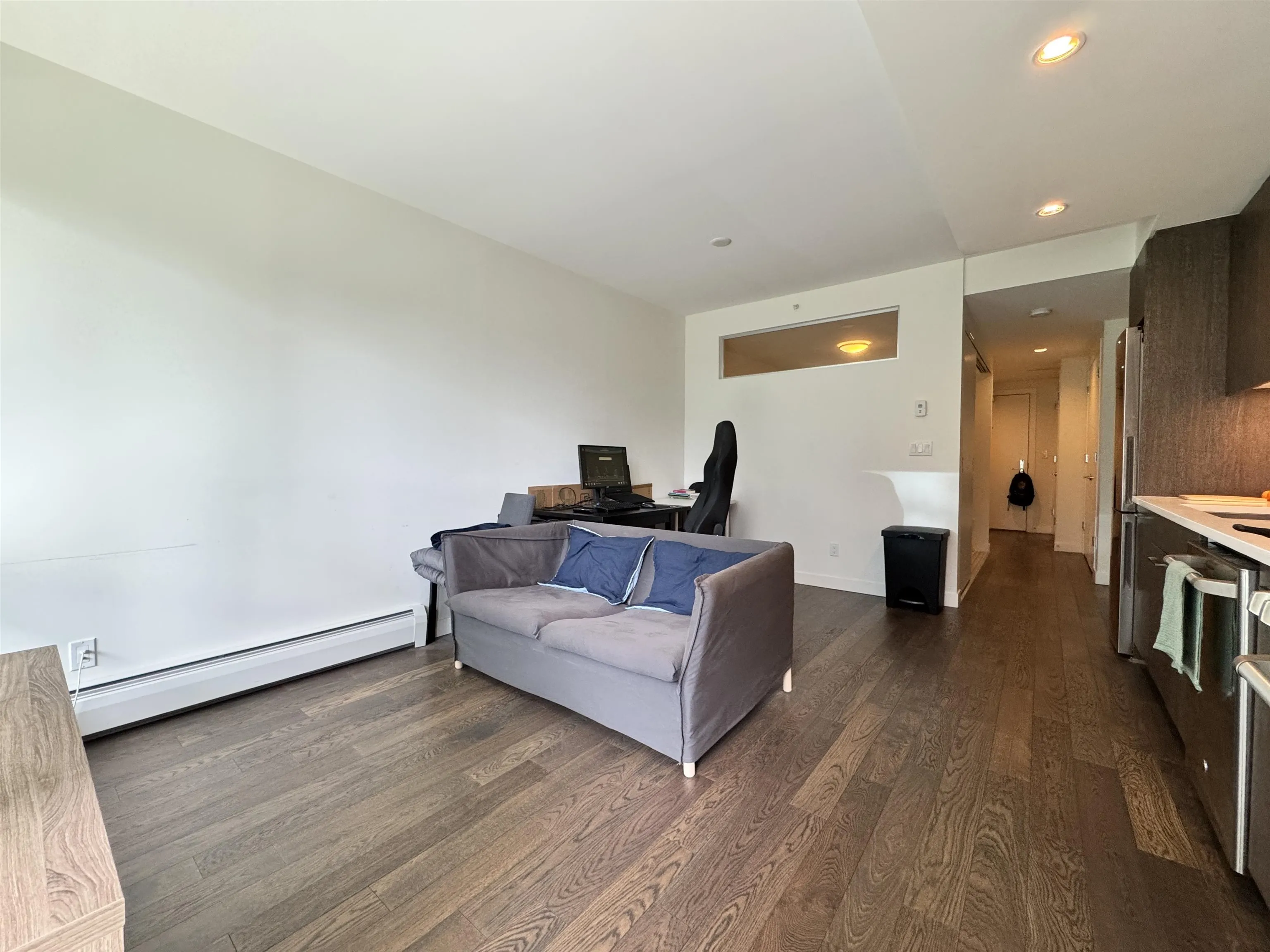 210 9060 University Crescent