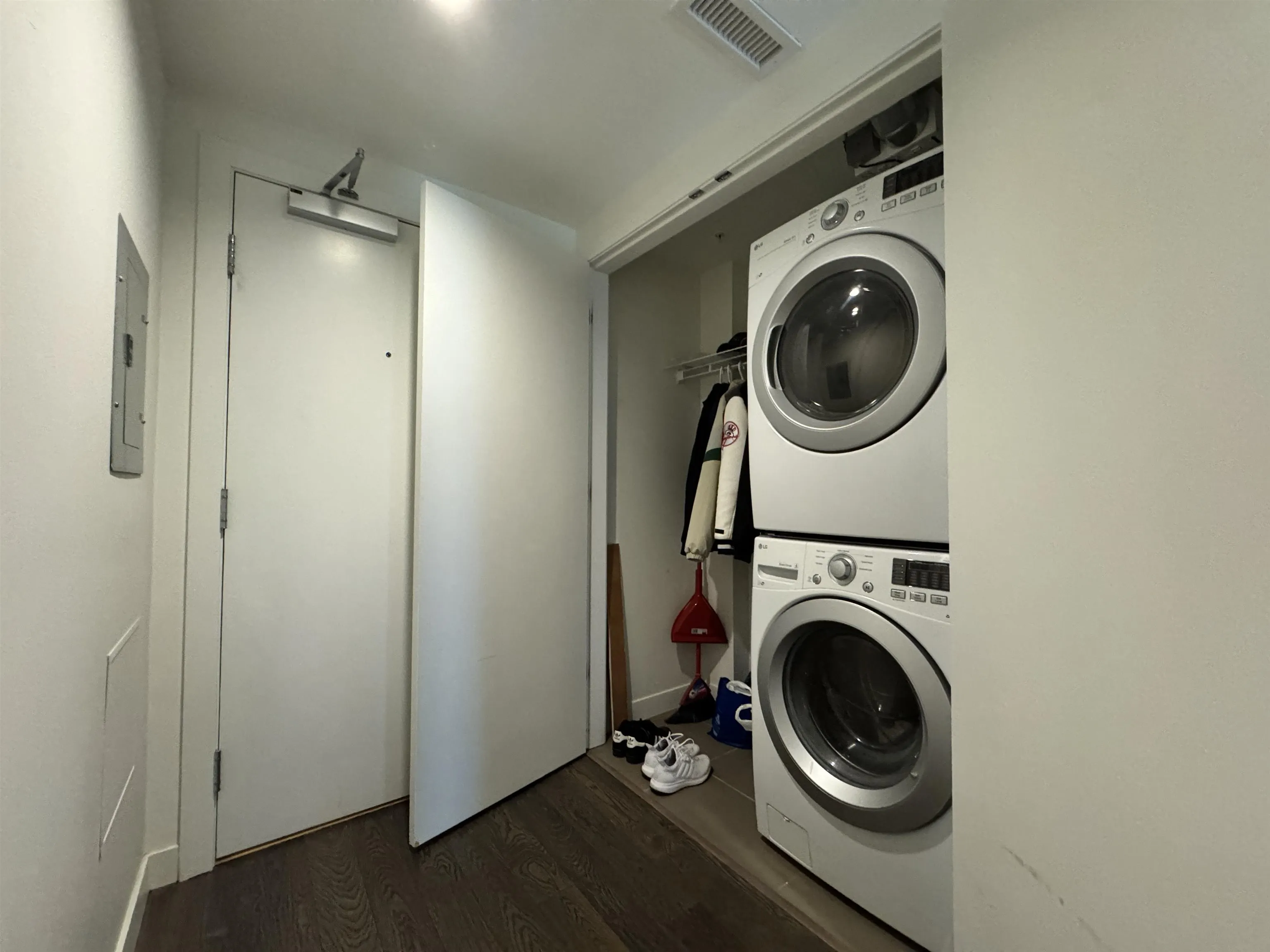 210 9060 University Crescent
