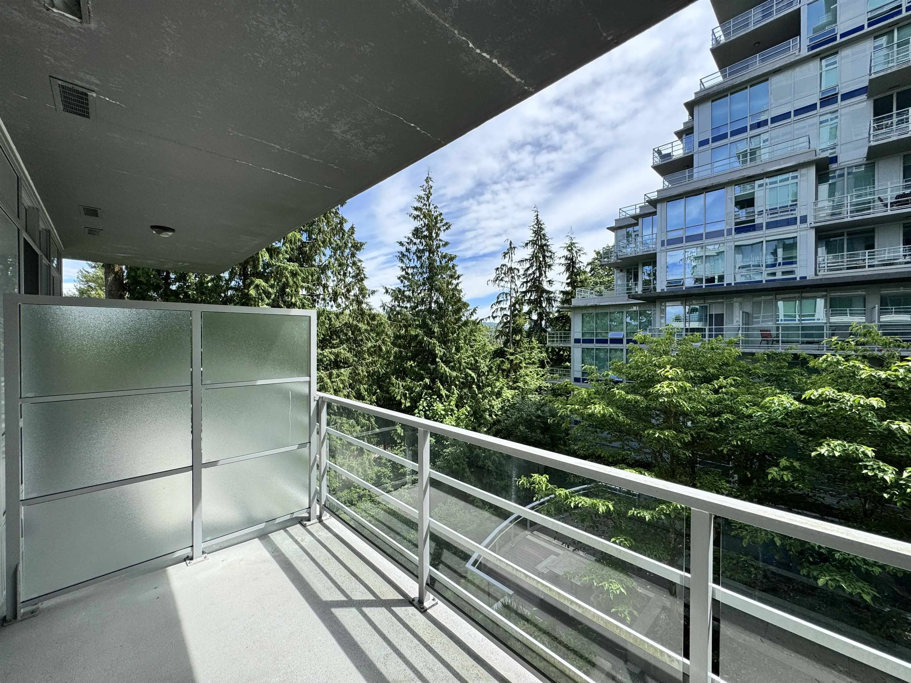 210 9060 University Crescent