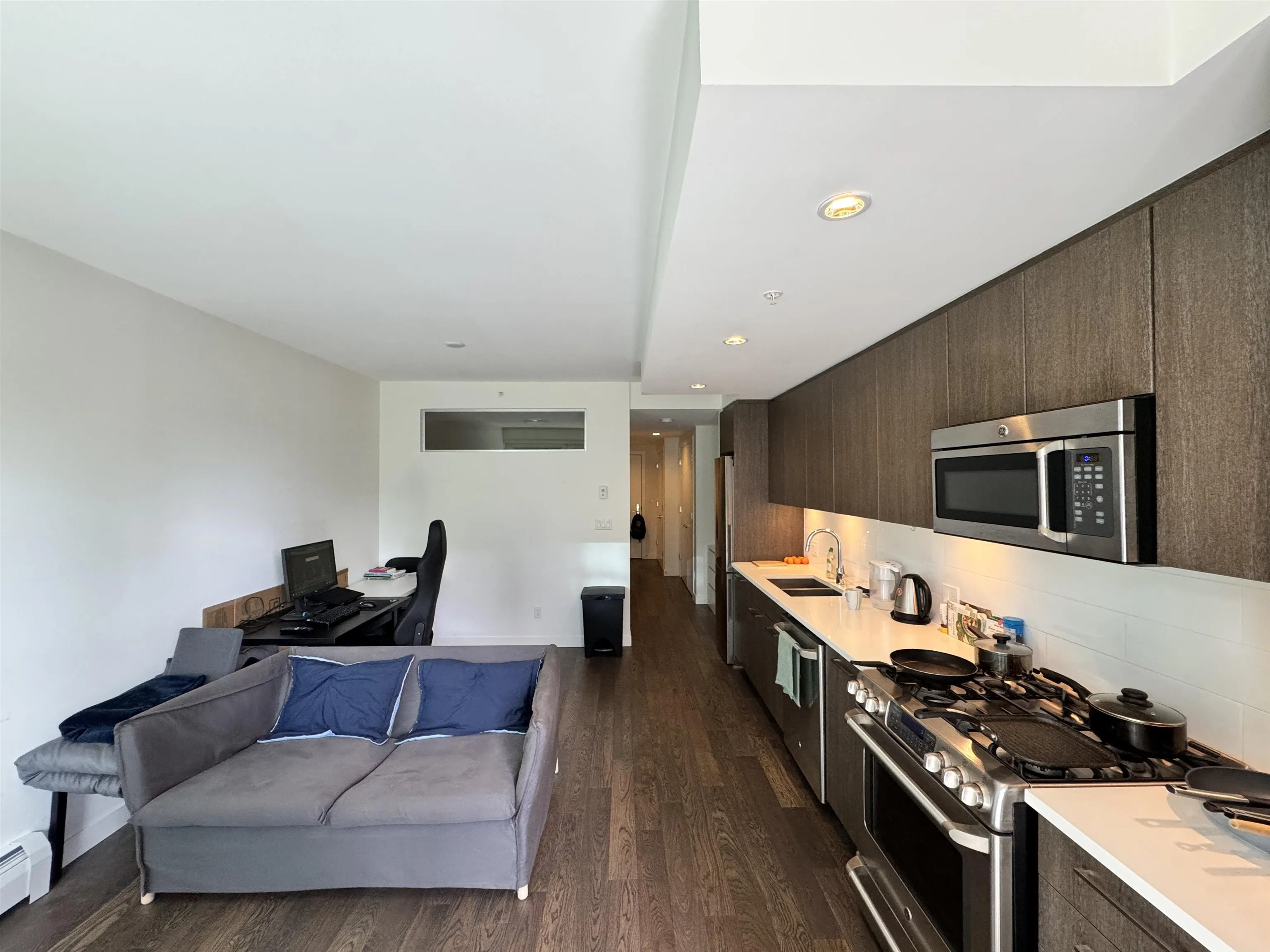 210 9060 University Crescent