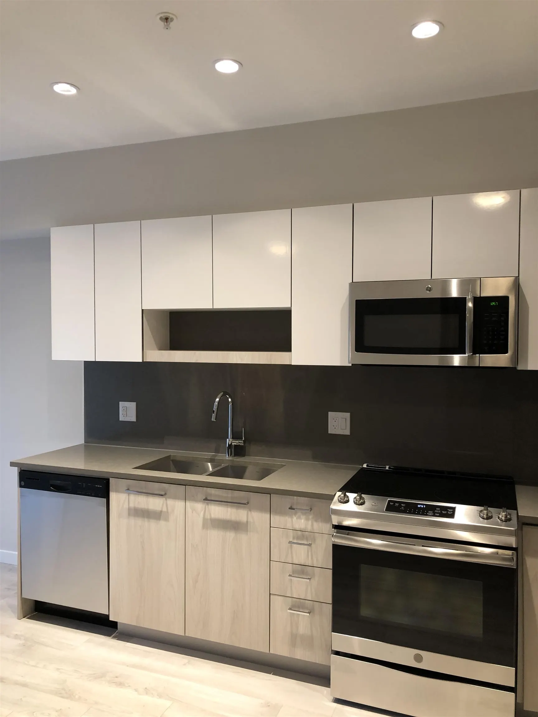 521 13768 108 Avenue
