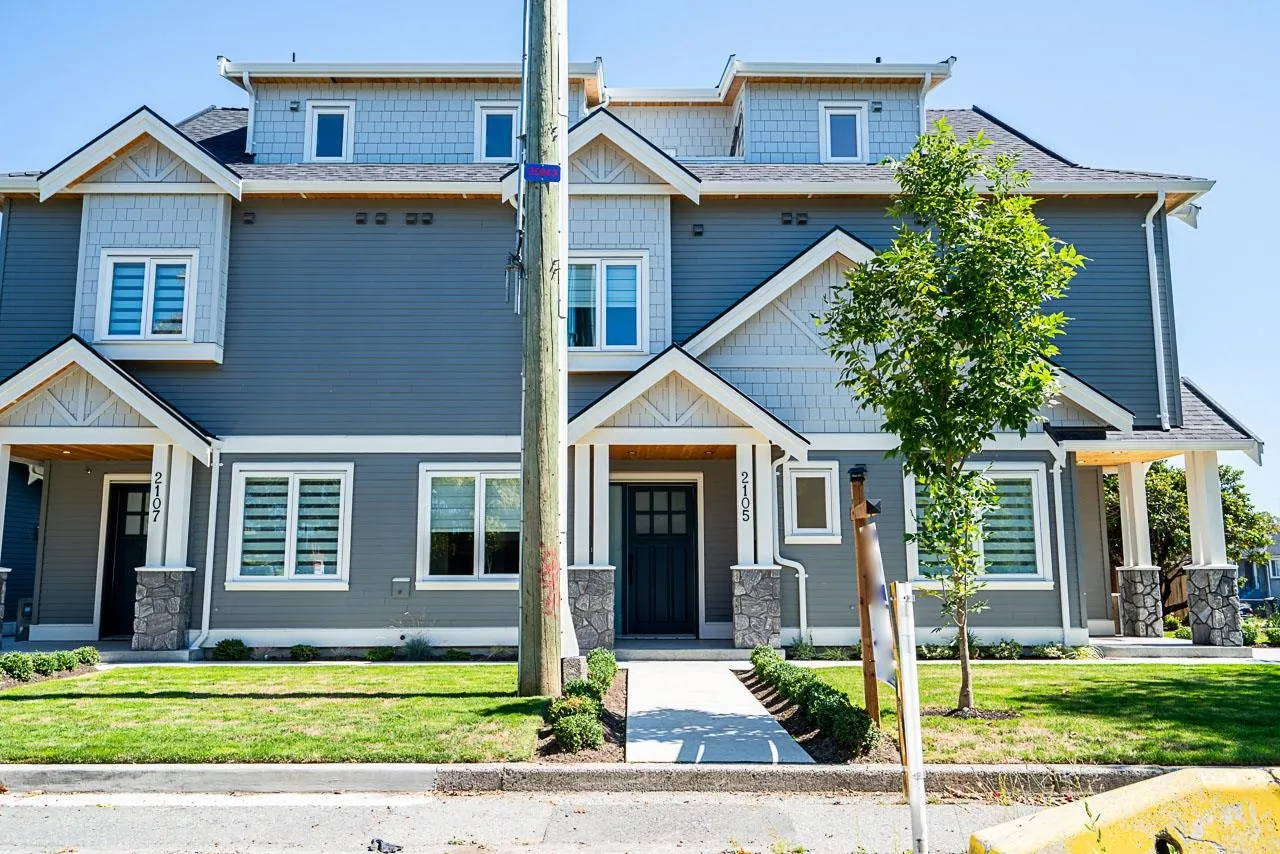 2105 E 33rd Avenue