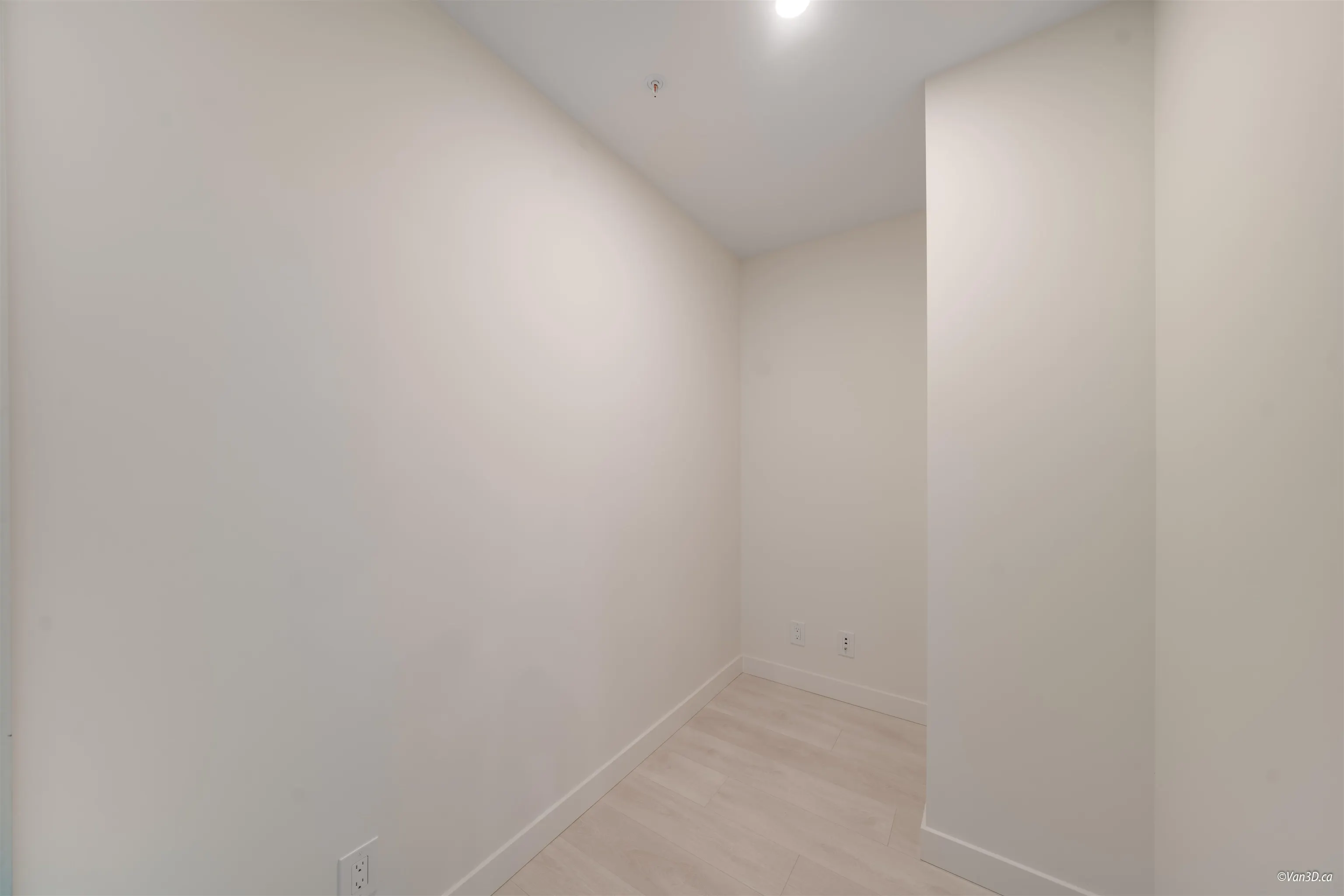 1407 537 Cottonwood Avenue