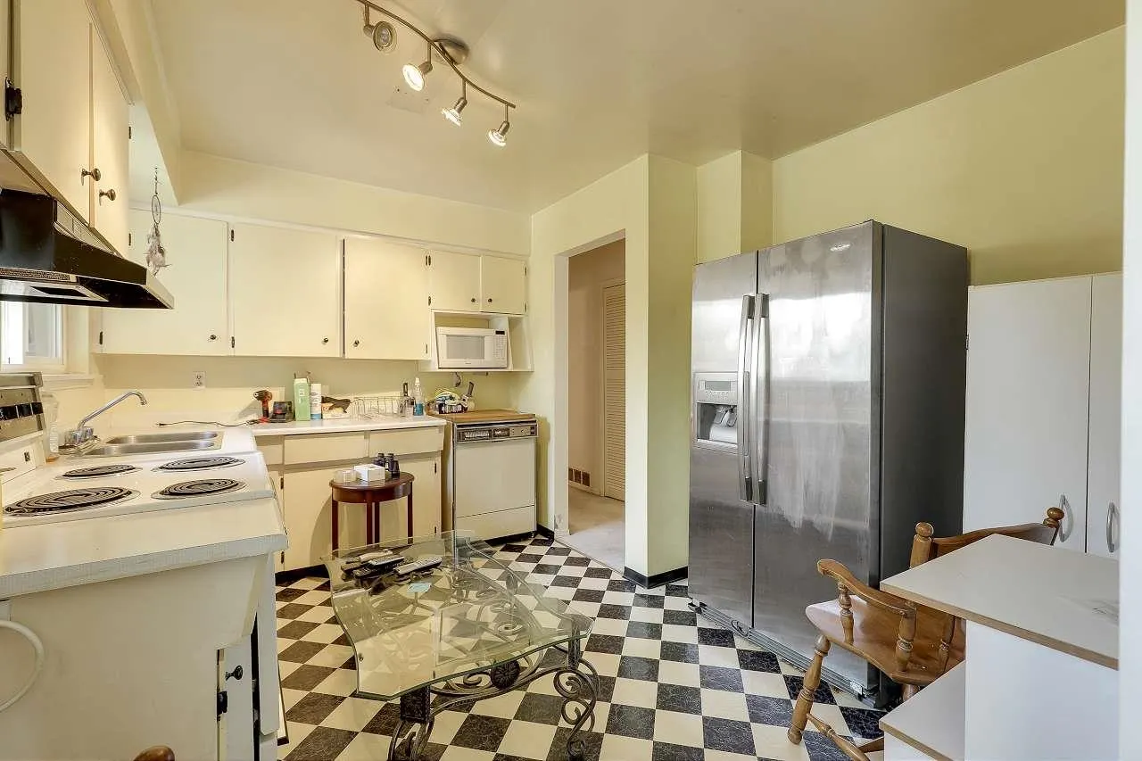 14069 115a Avenue