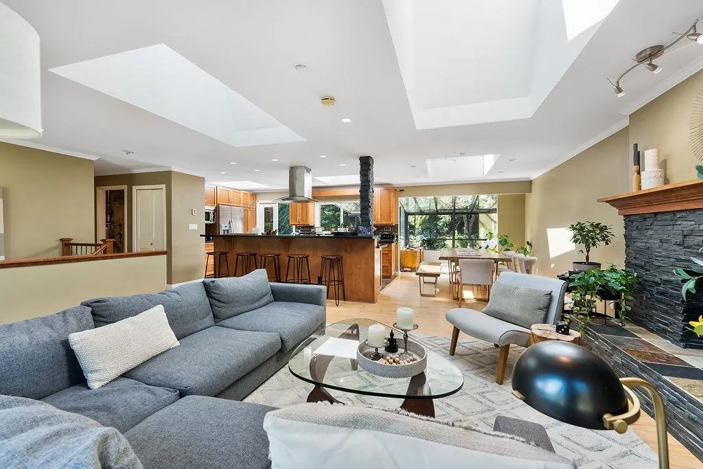 4393 Glencanyon Drive
