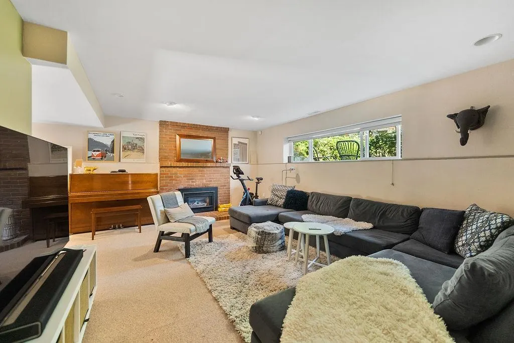 4393 Glencanyon Drive