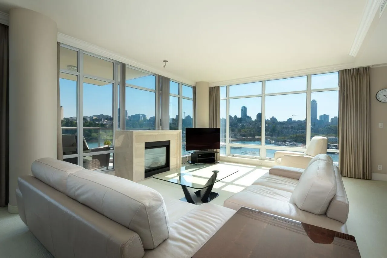 901 1515 Homer Mews