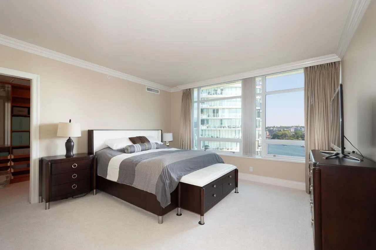 901 1515 Homer Mews