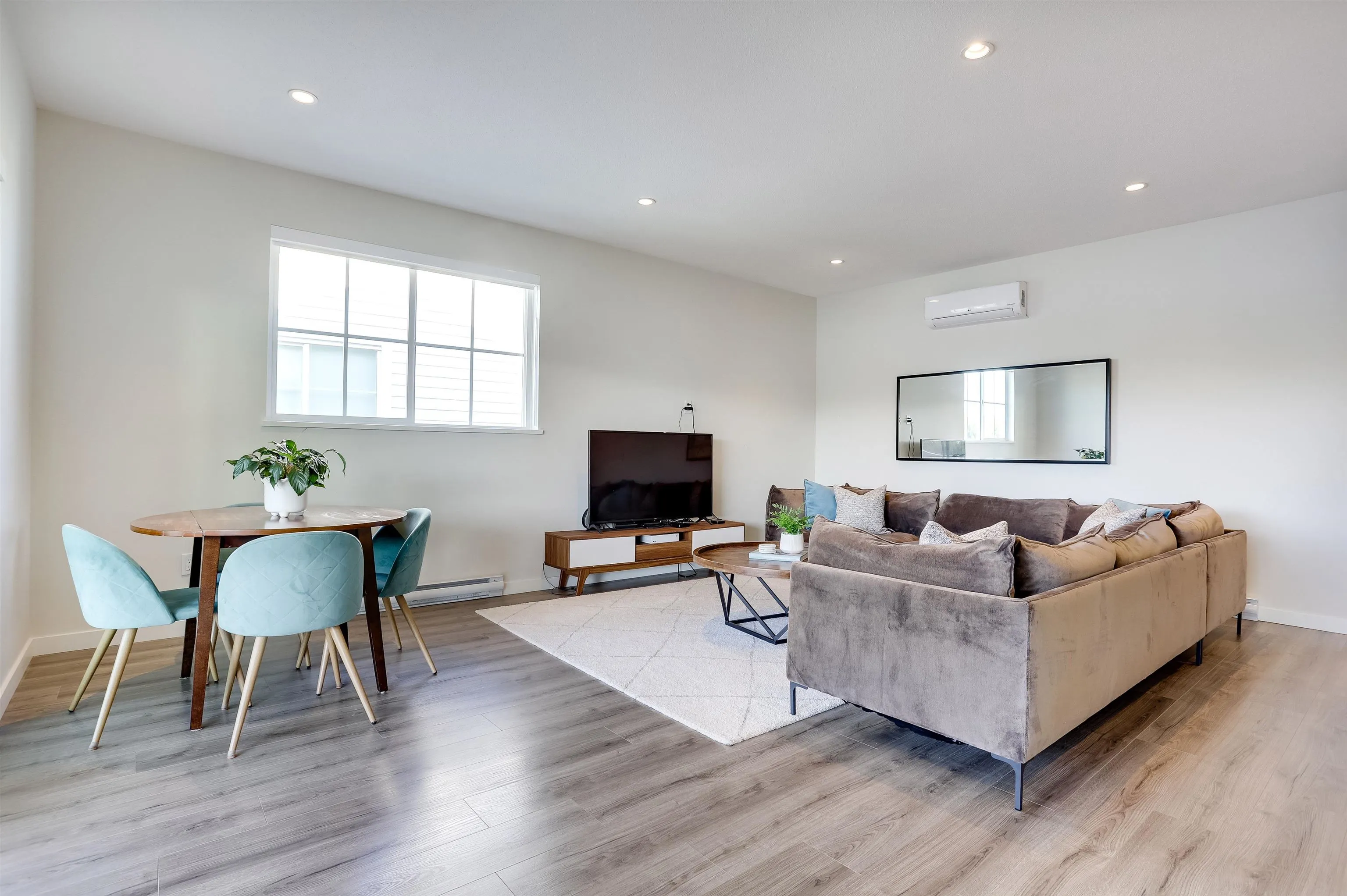 100 5311 Admiral Way