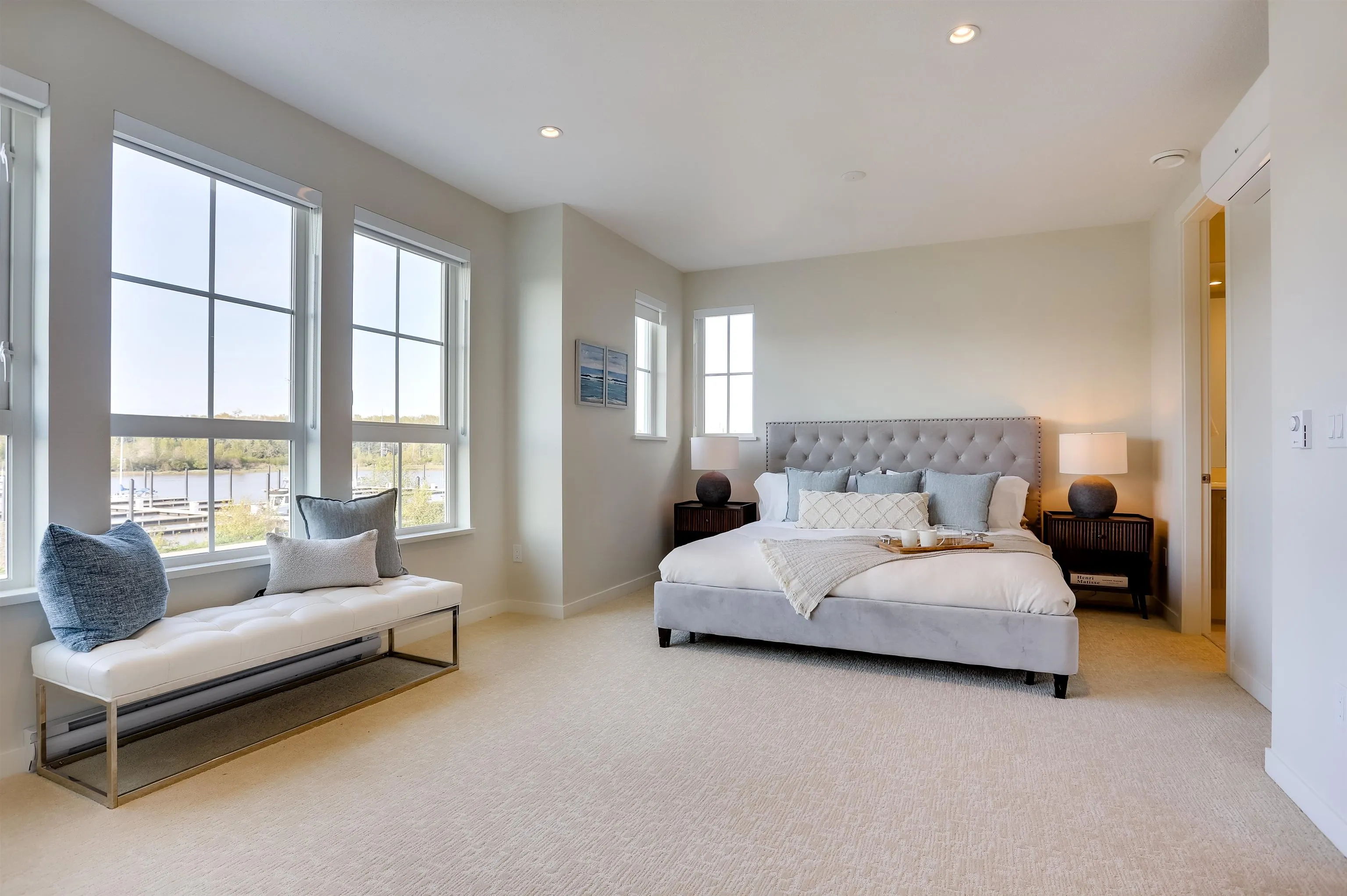 100 5311 Admiral Way