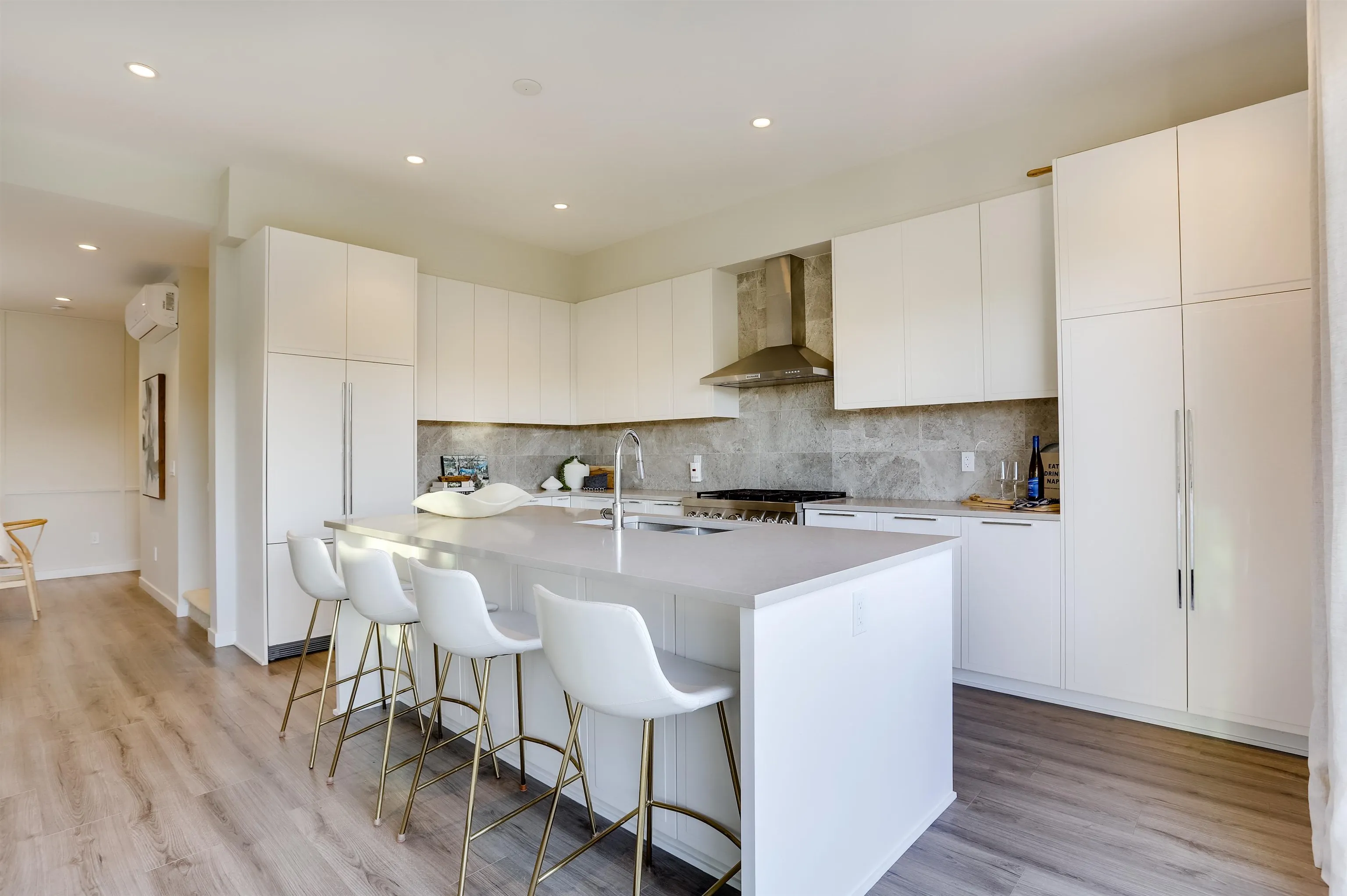 100 5311 Admiral Way