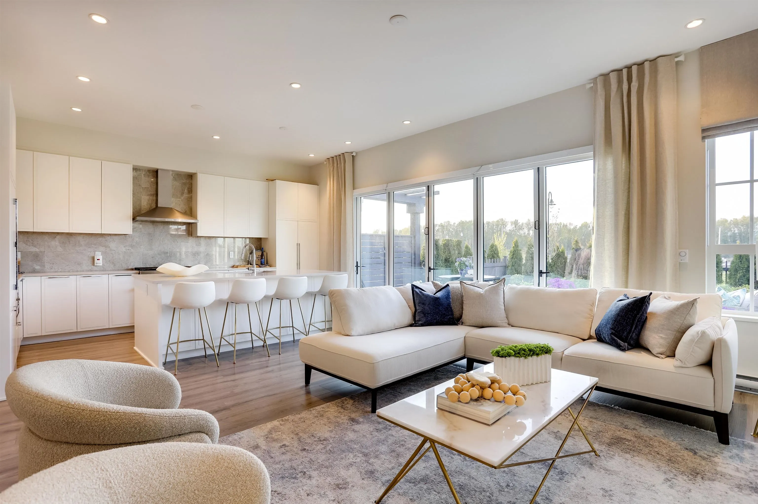 100 5311 Admiral Way